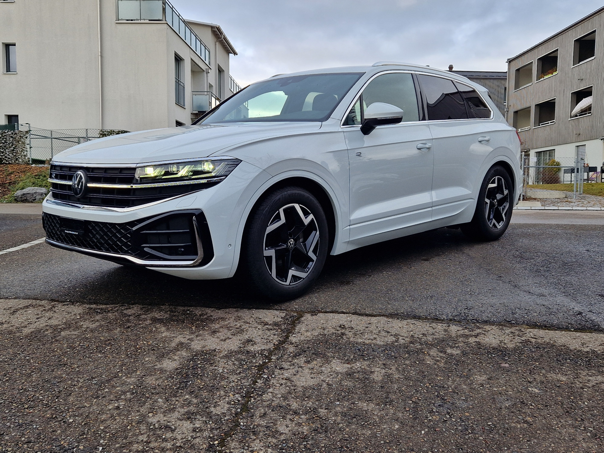 listing desktop thumbnail image 2