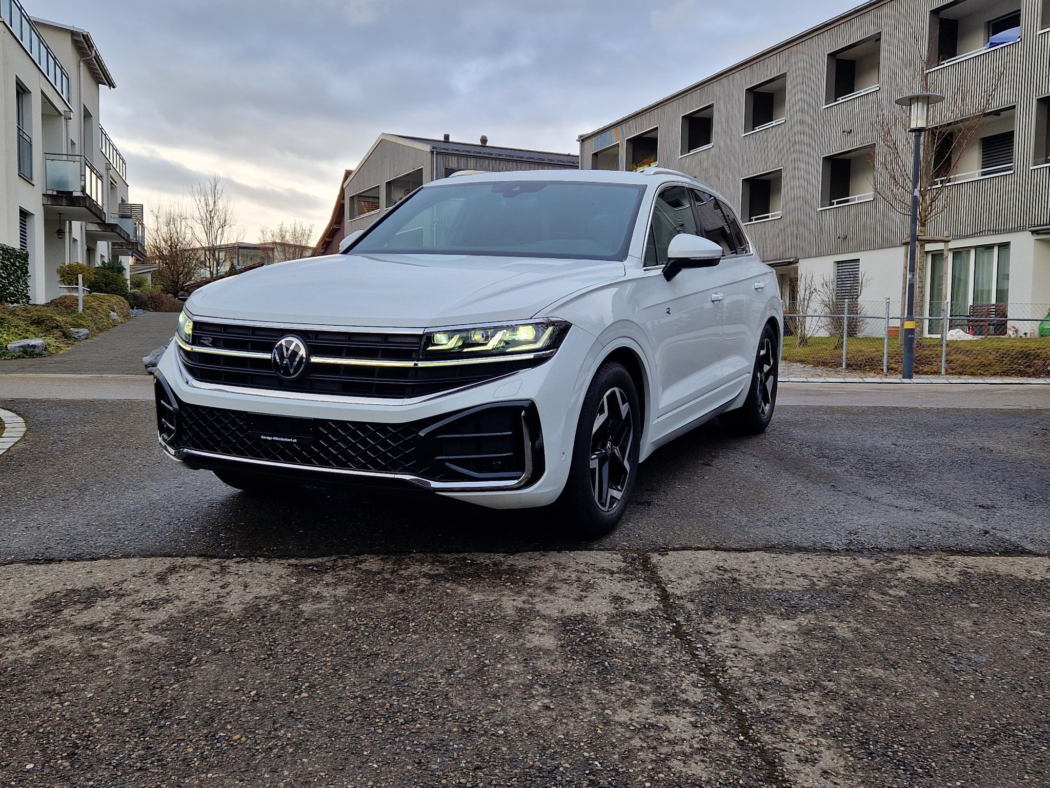 listing desktop thumbnail image 1