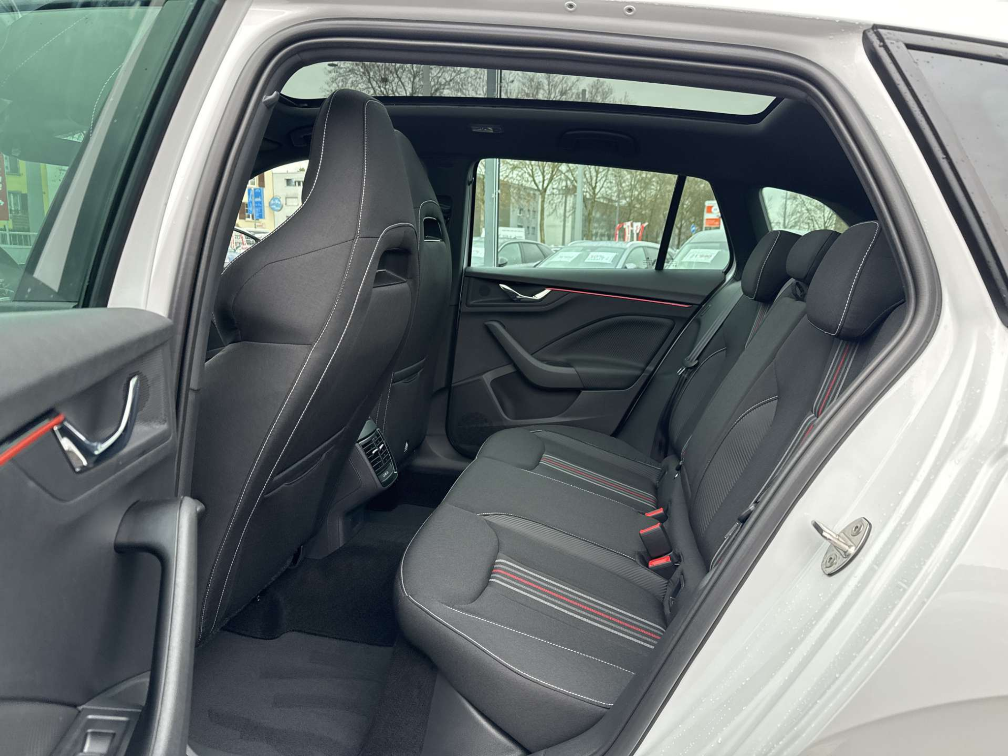 listing desktop thumbnail image 6