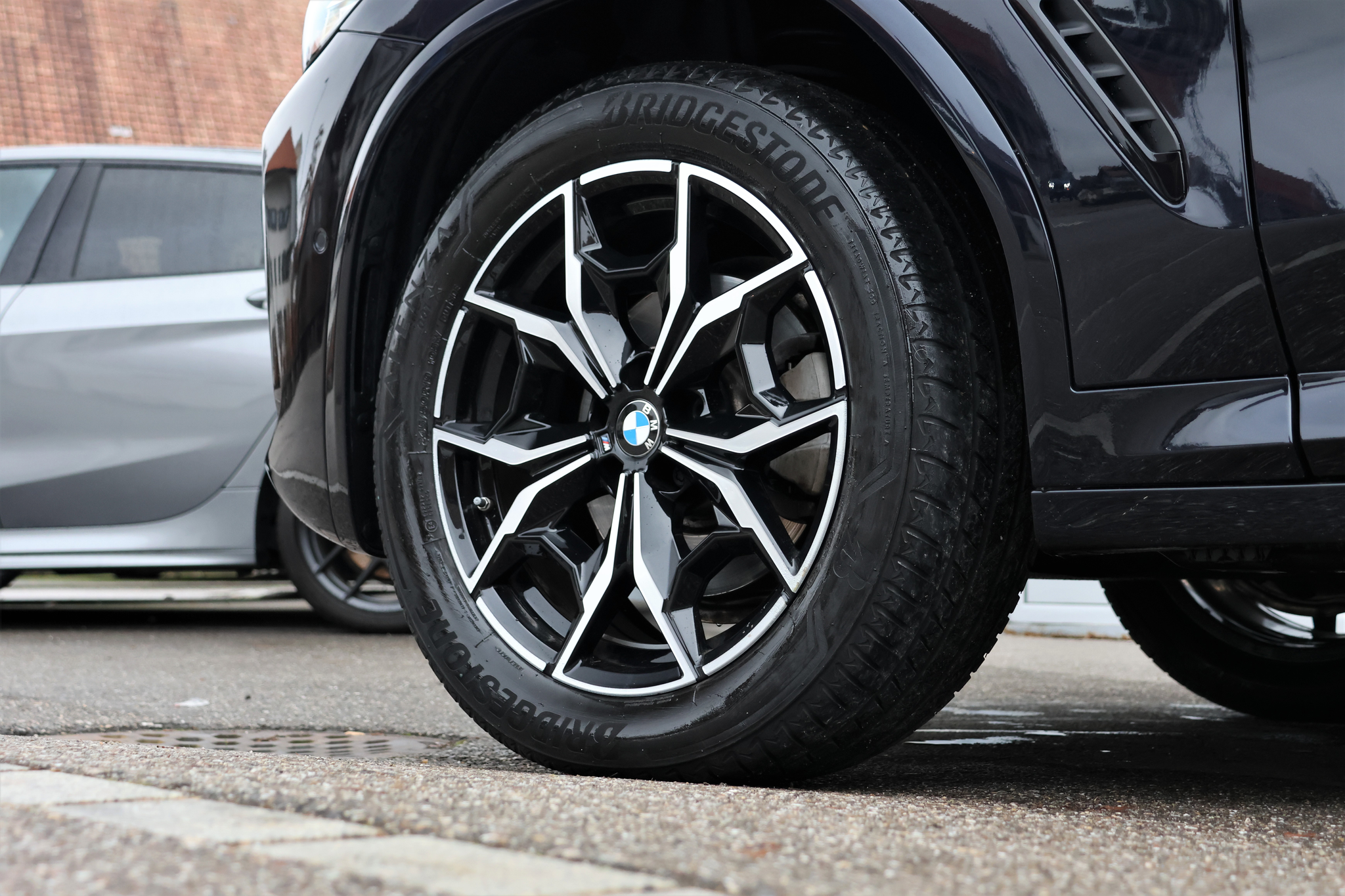 listing desktop thumbnail image 6