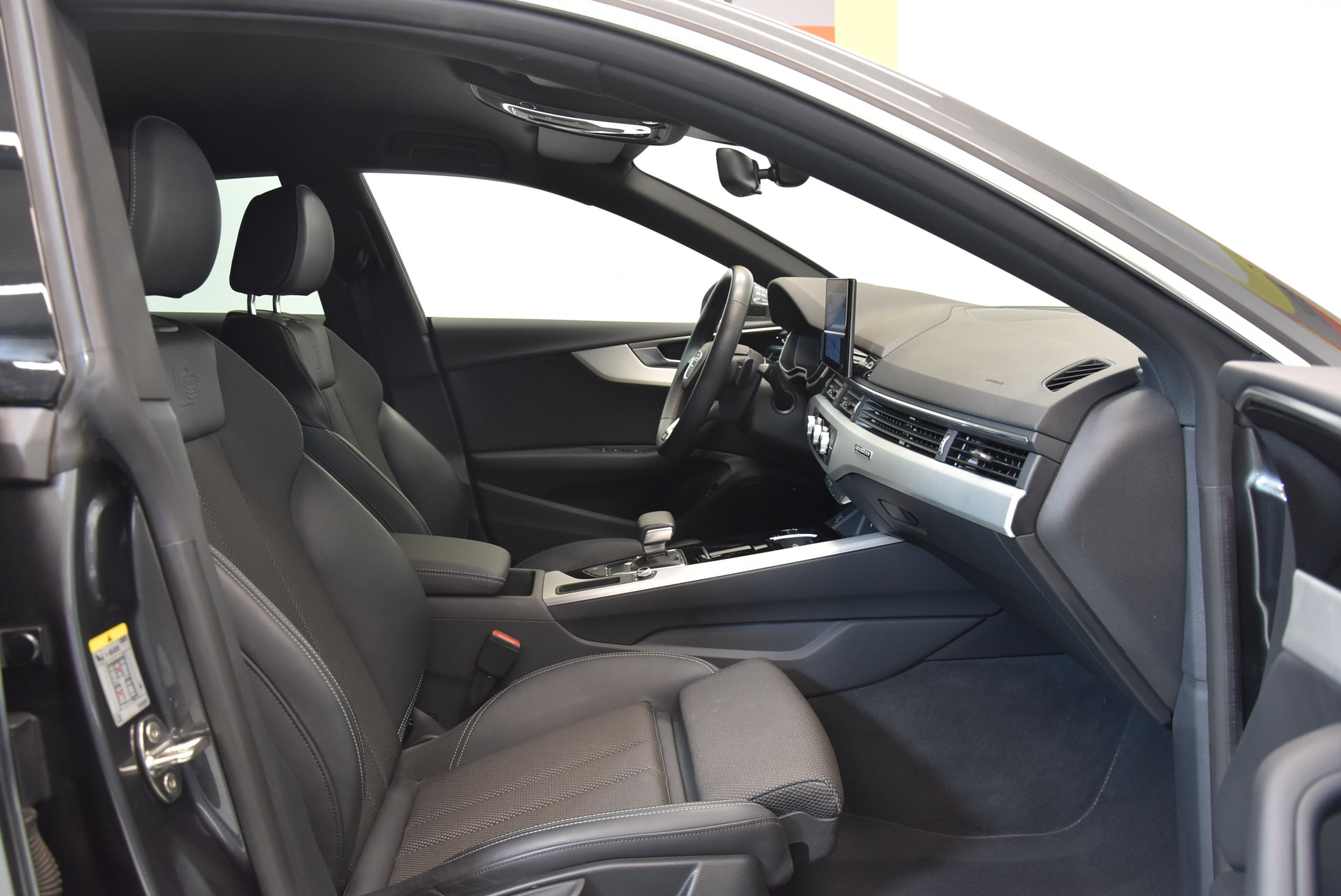 listing desktop thumbnail image 3