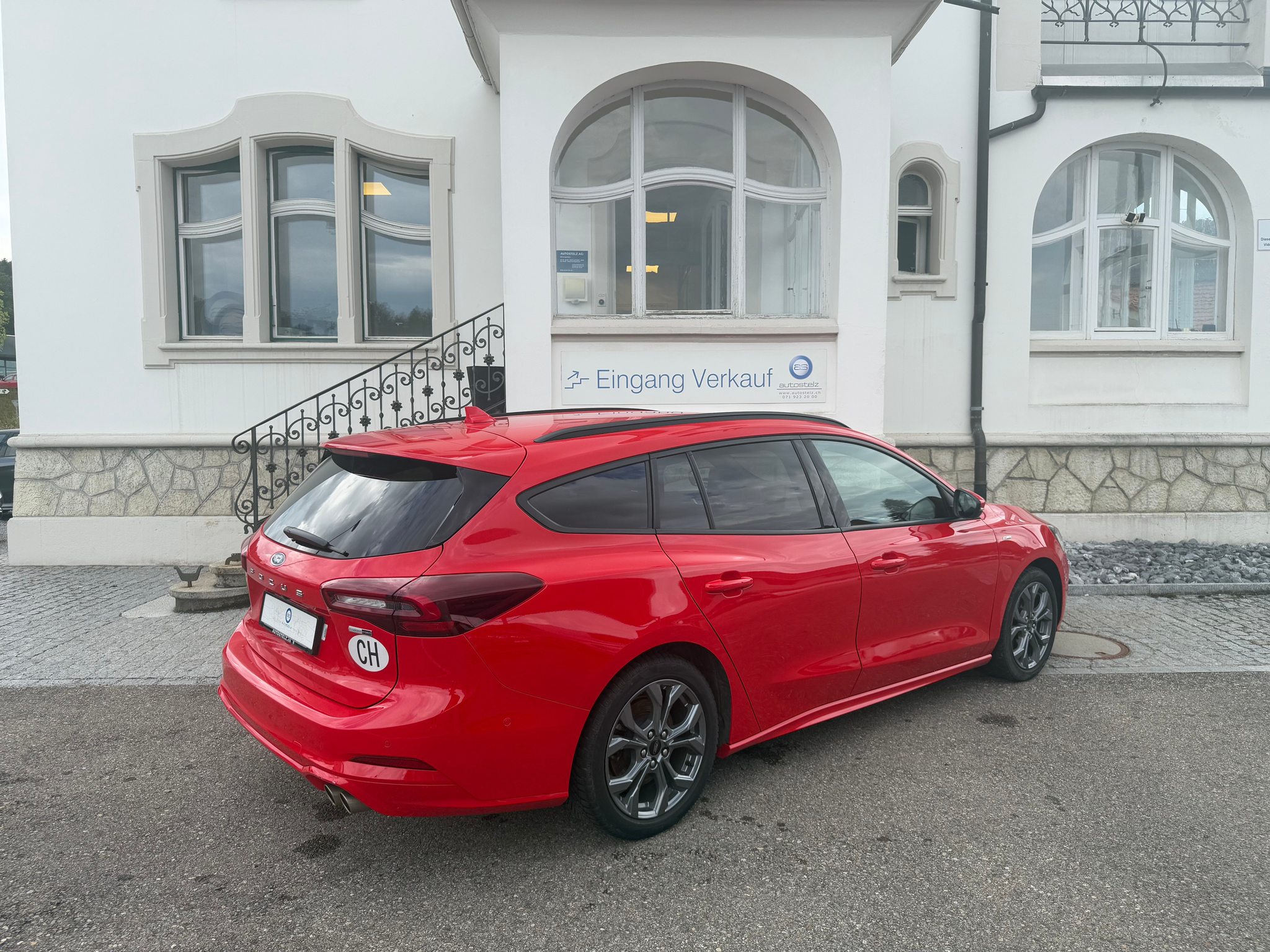 listing desktop thumbnail image 3