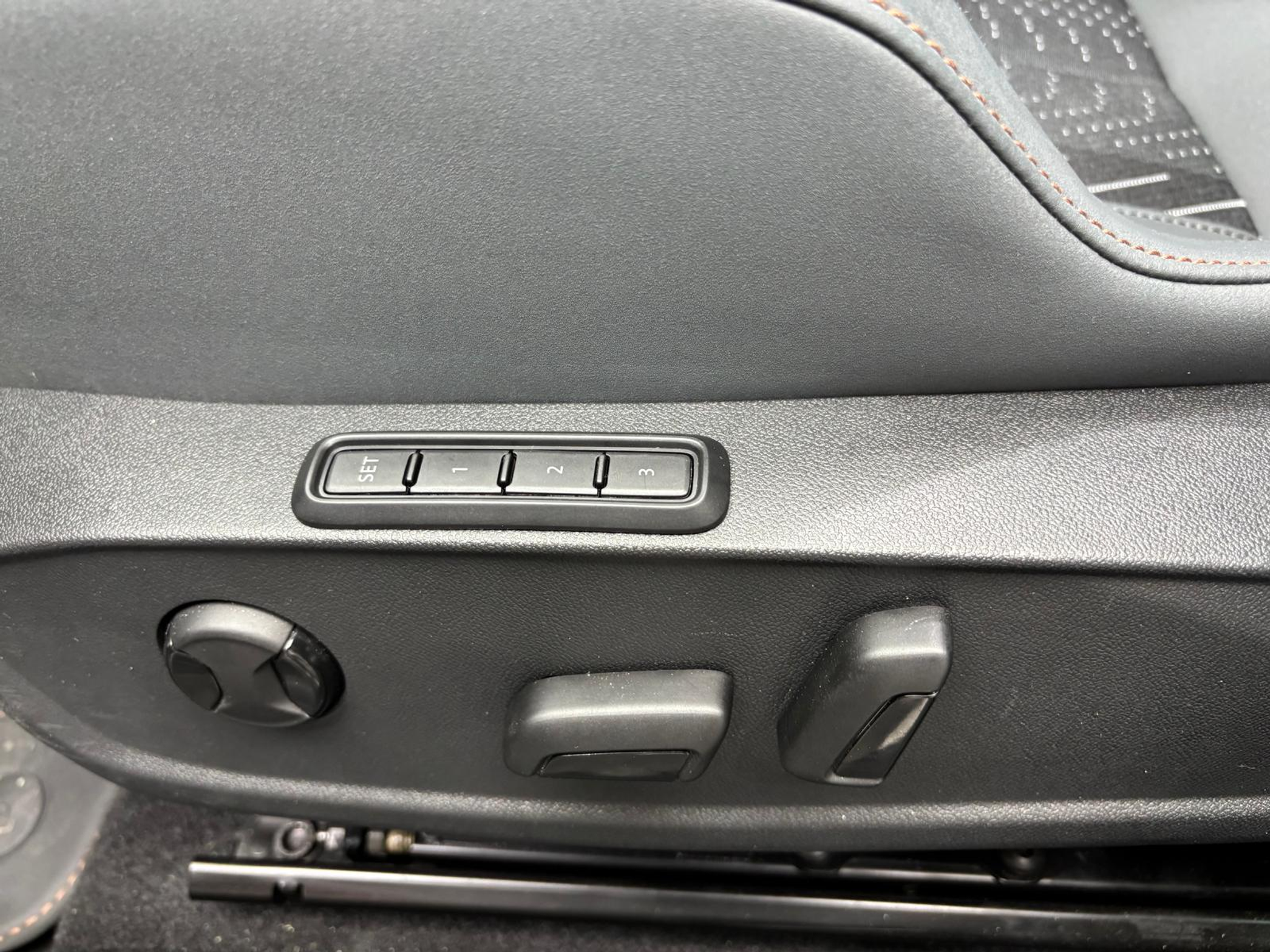 listing desktop thumbnail image 13