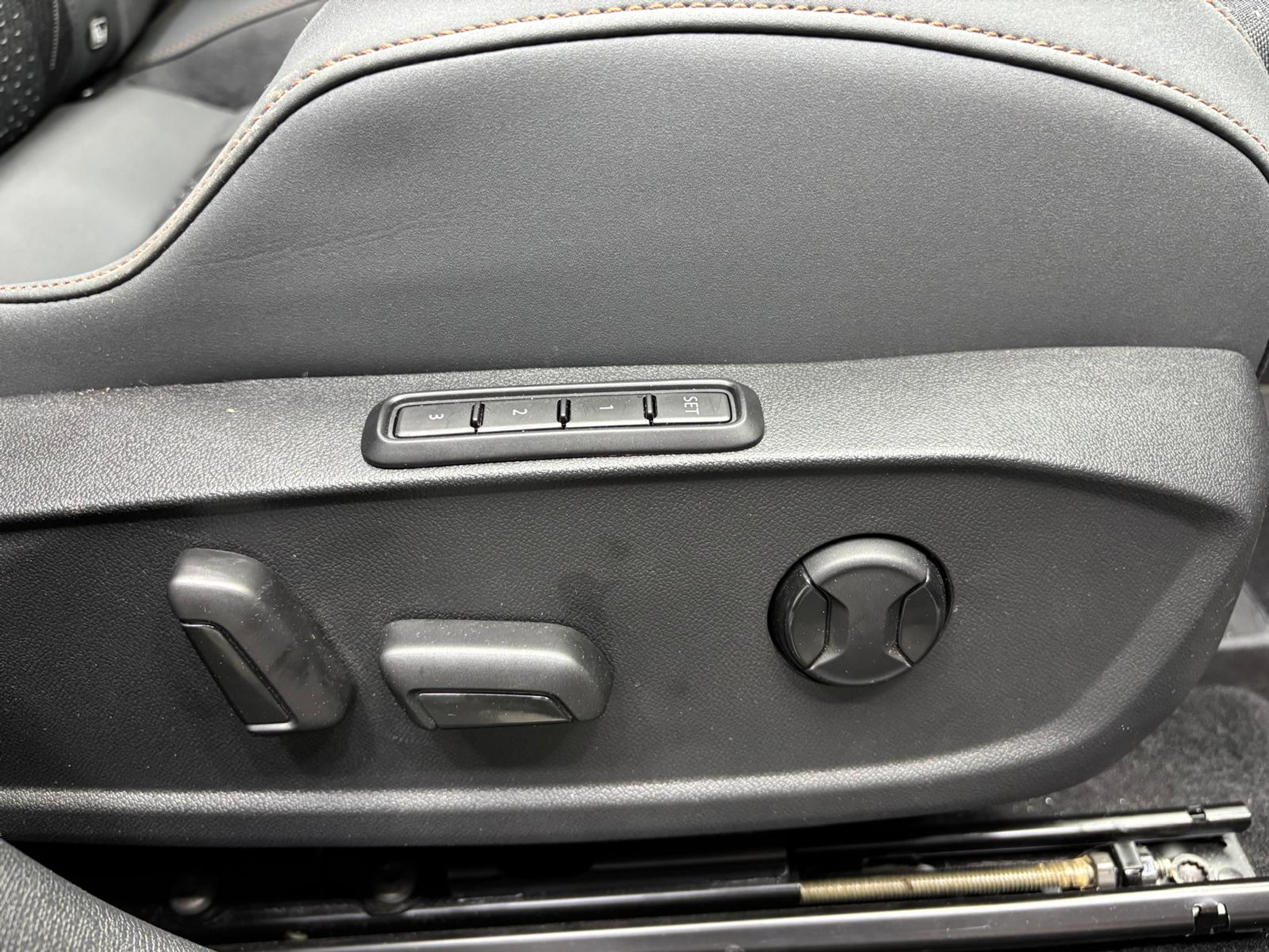 listing desktop thumbnail image 16