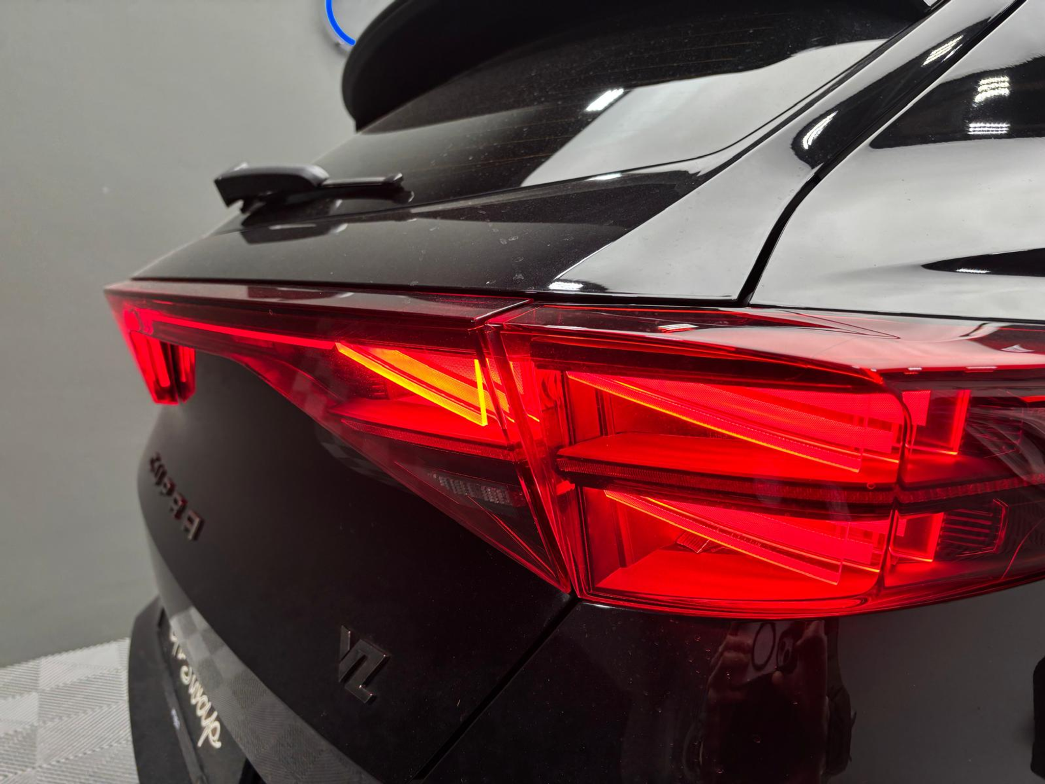 listing desktop thumbnail image 6