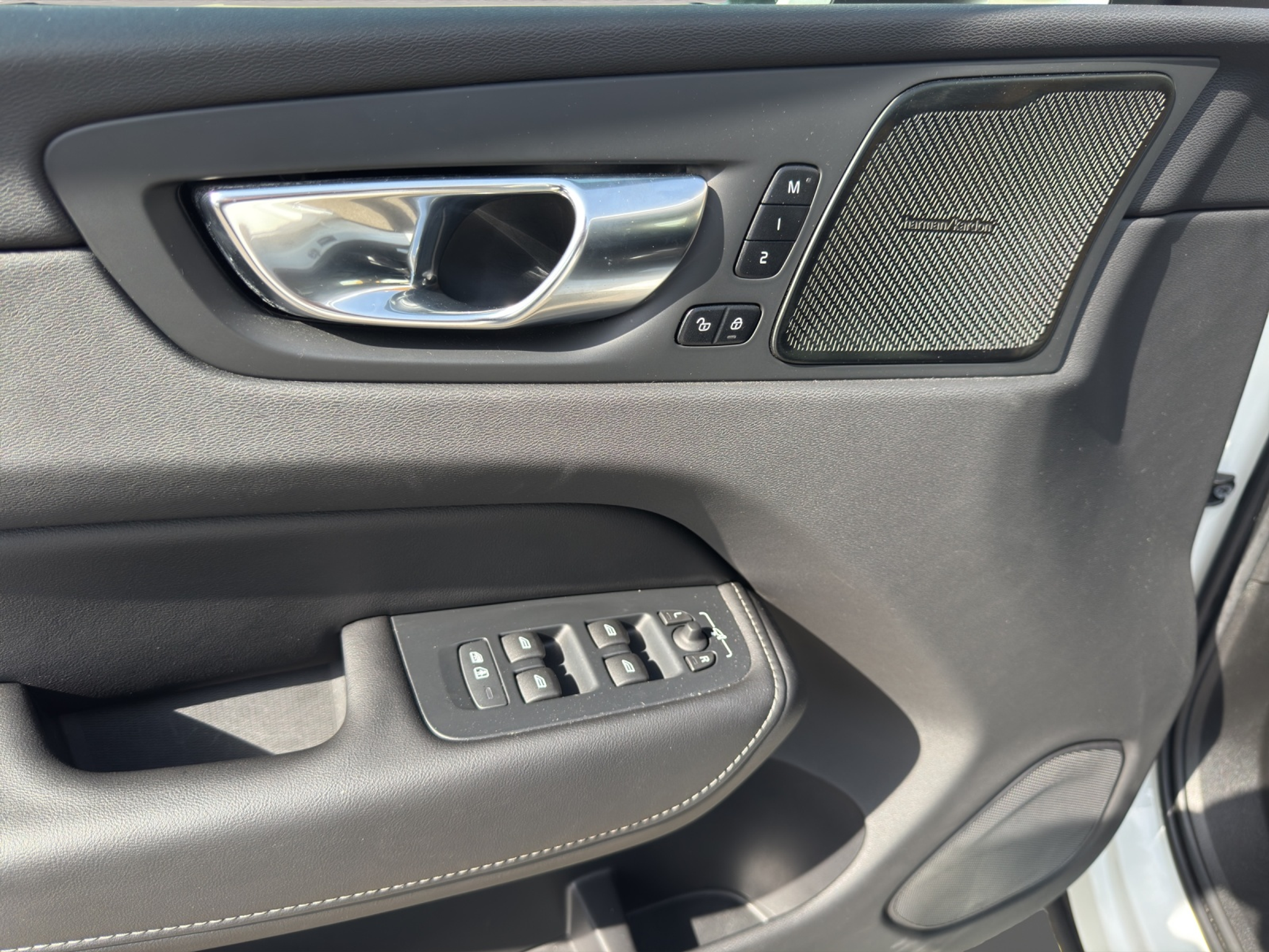 listing desktop thumbnail image 14