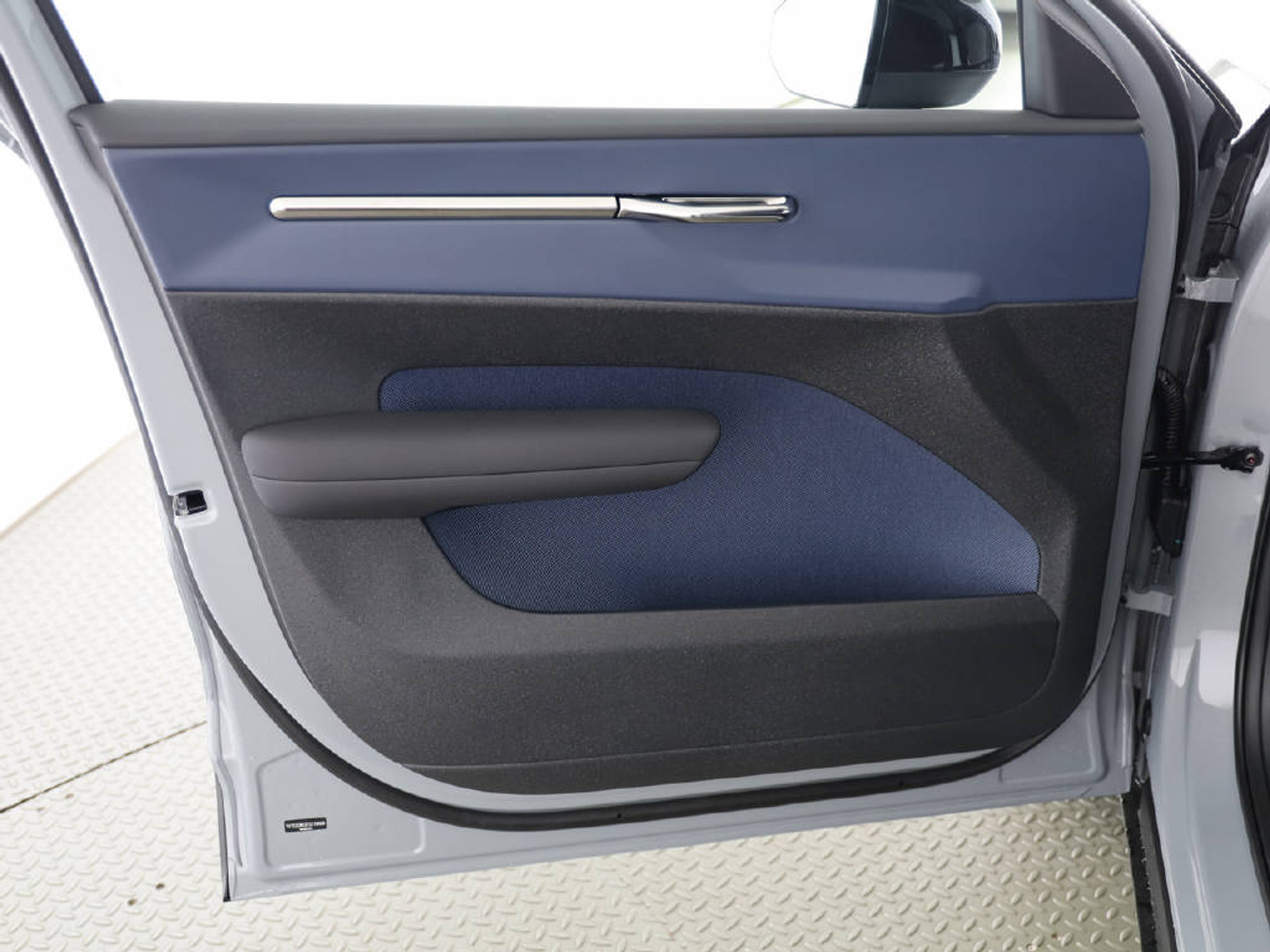 listing desktop thumbnail image 12