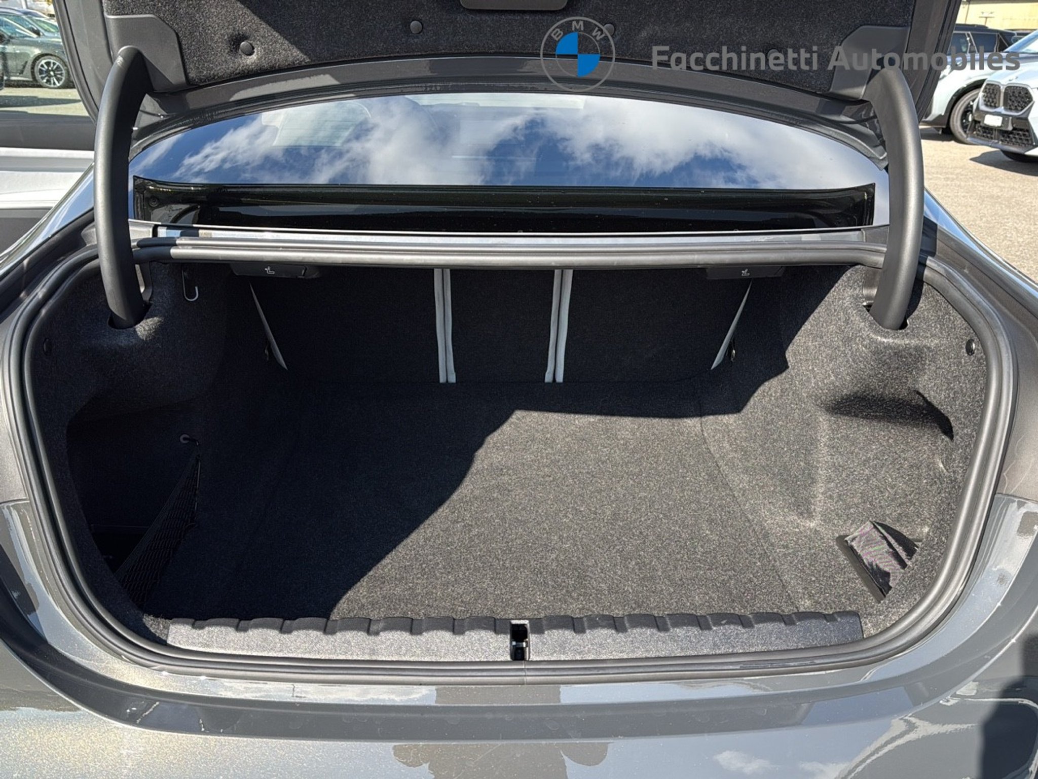 listing desktop thumbnail image 12