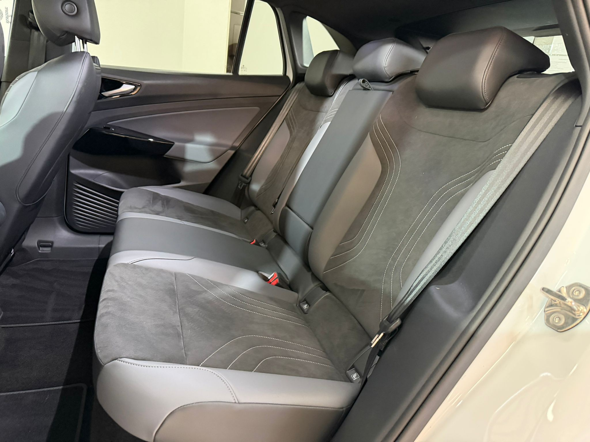 listing desktop thumbnail image 8