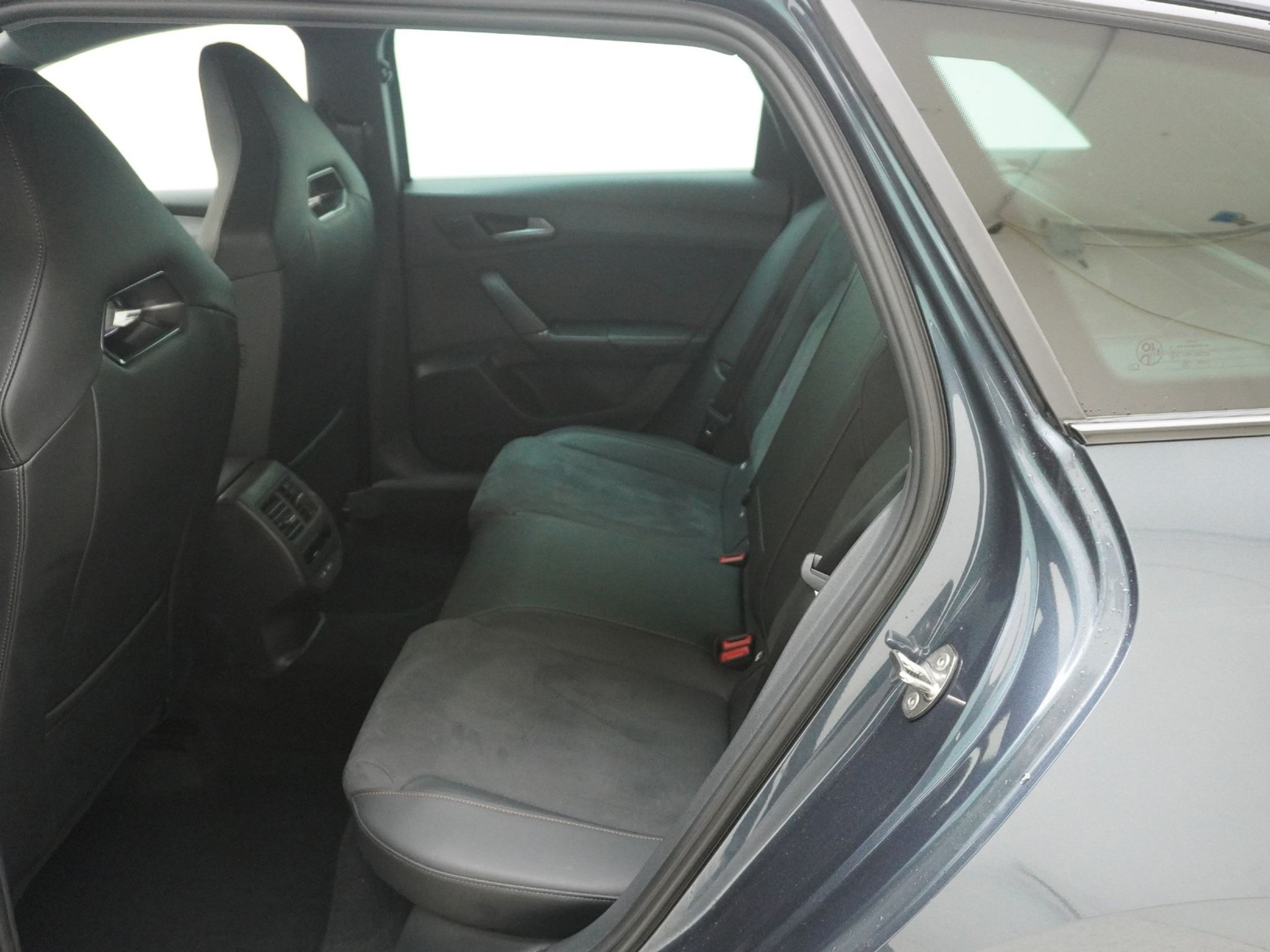 listing desktop thumbnail image 17