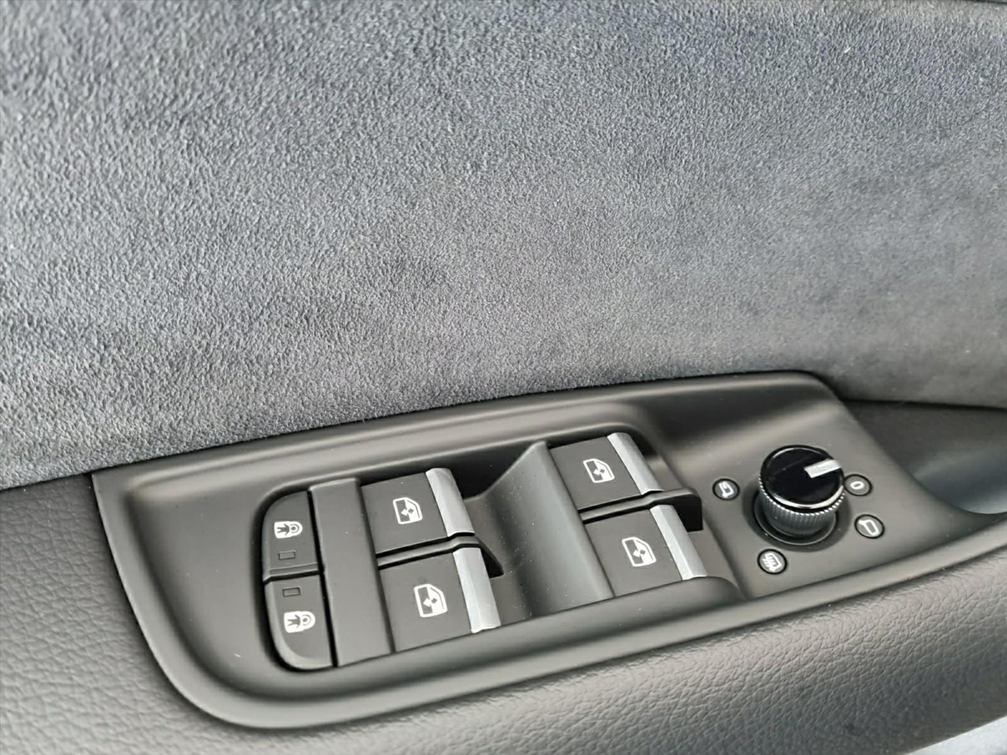 listing desktop thumbnail image 8