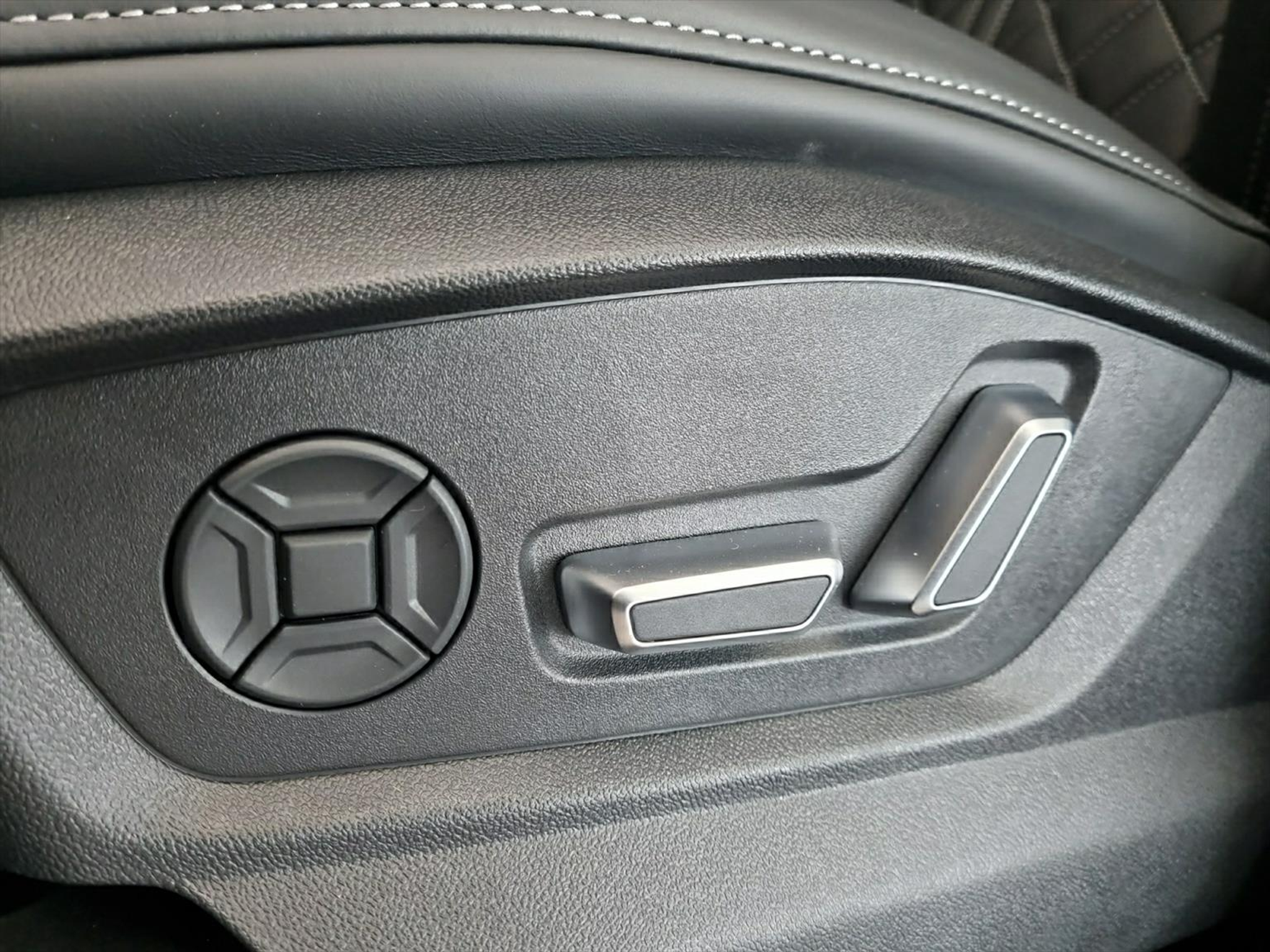 listing desktop thumbnail image 9