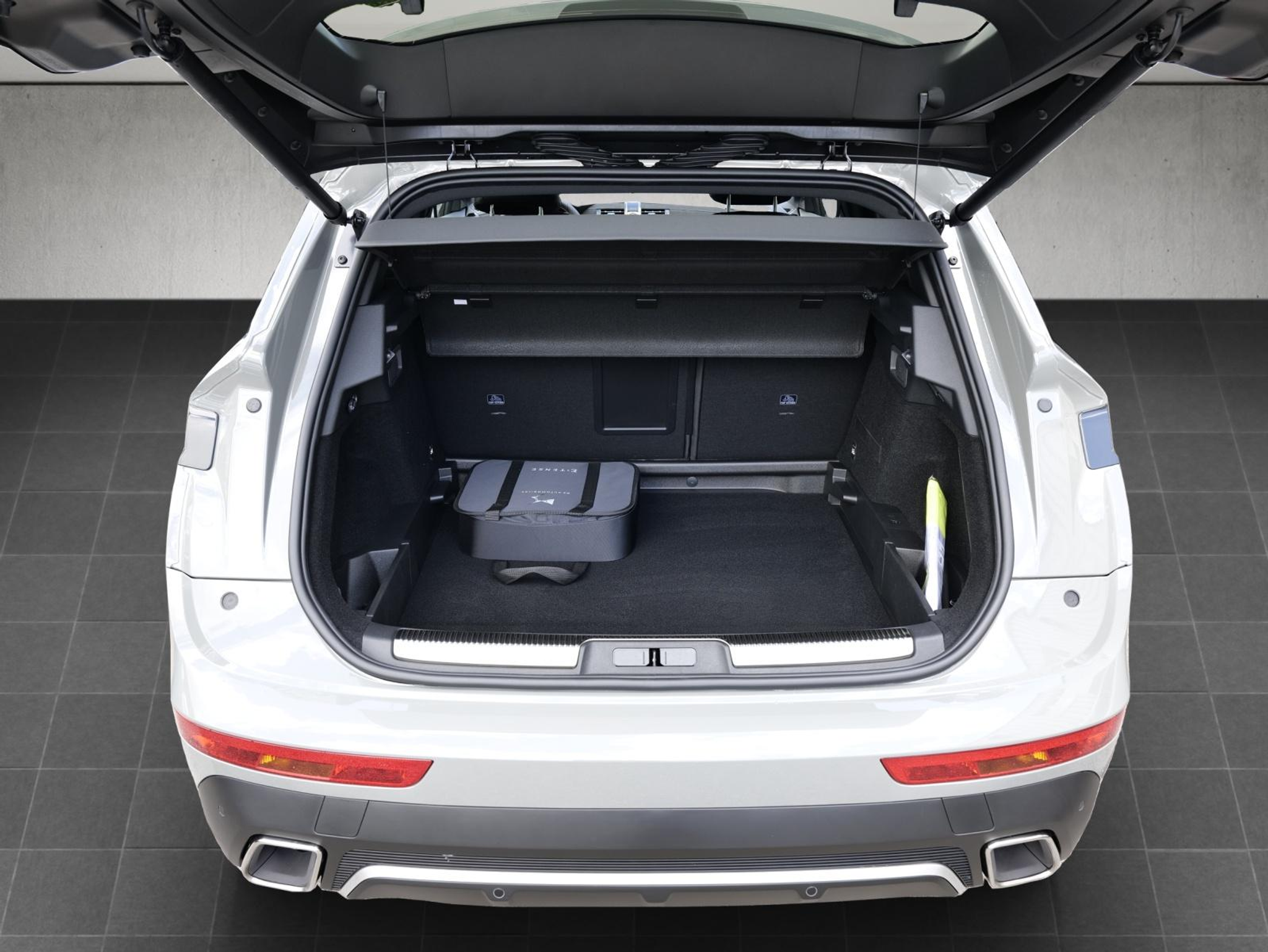 listing desktop thumbnail image 12