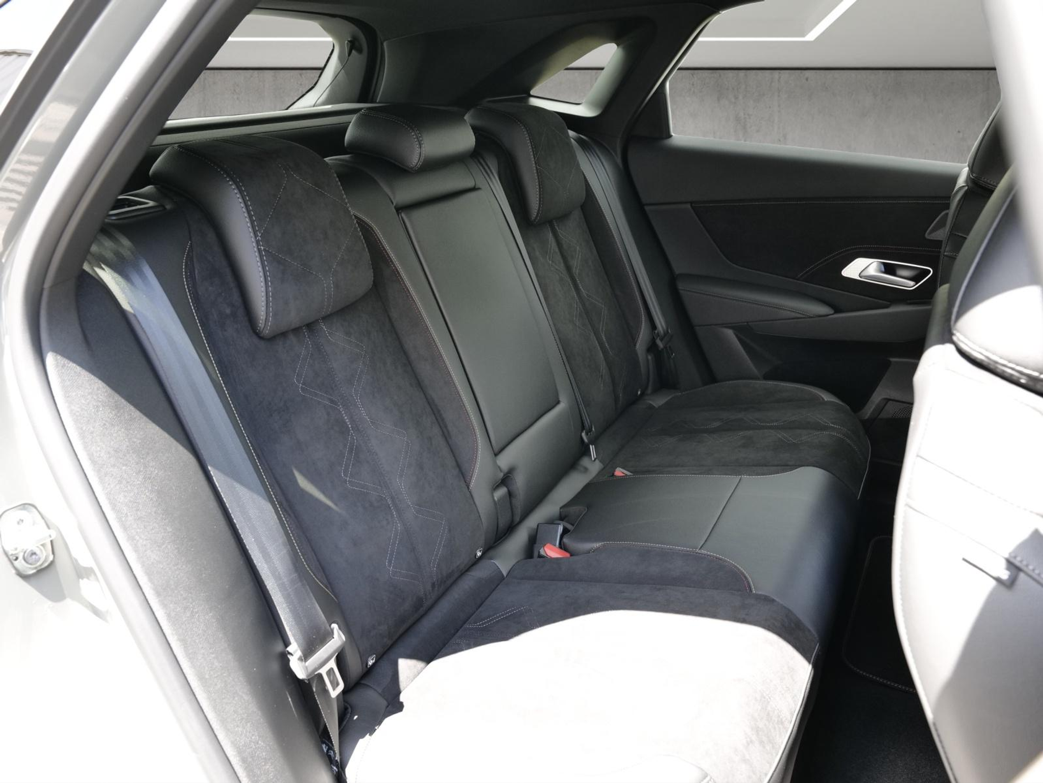 listing desktop thumbnail image 11