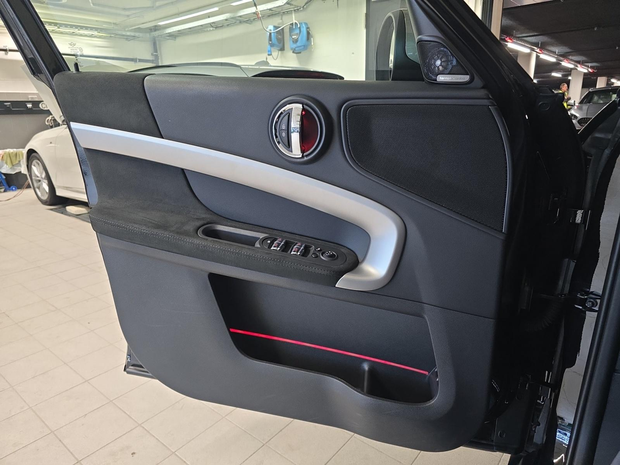 listing desktop thumbnail image 14