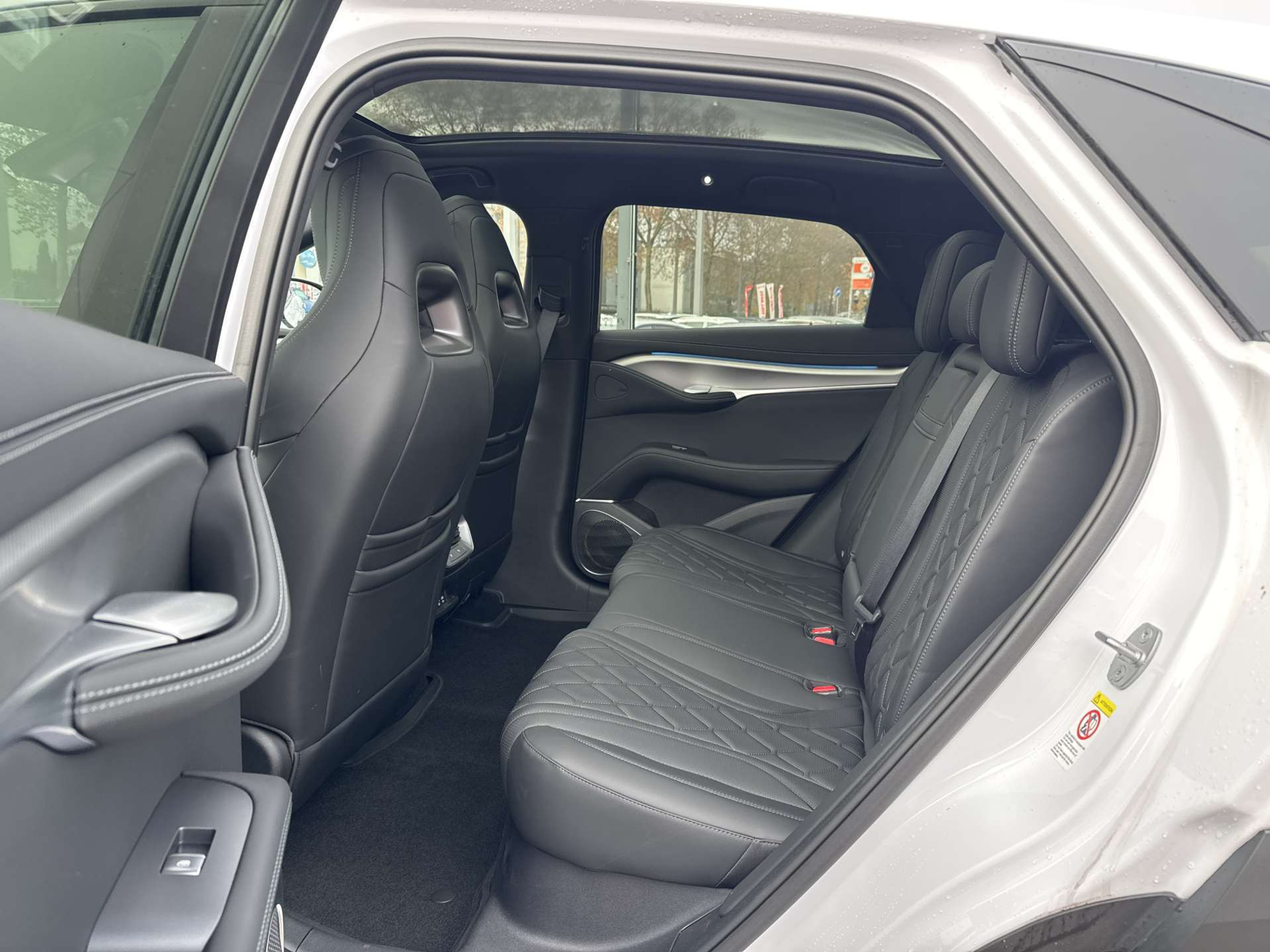 listing desktop thumbnail image 5