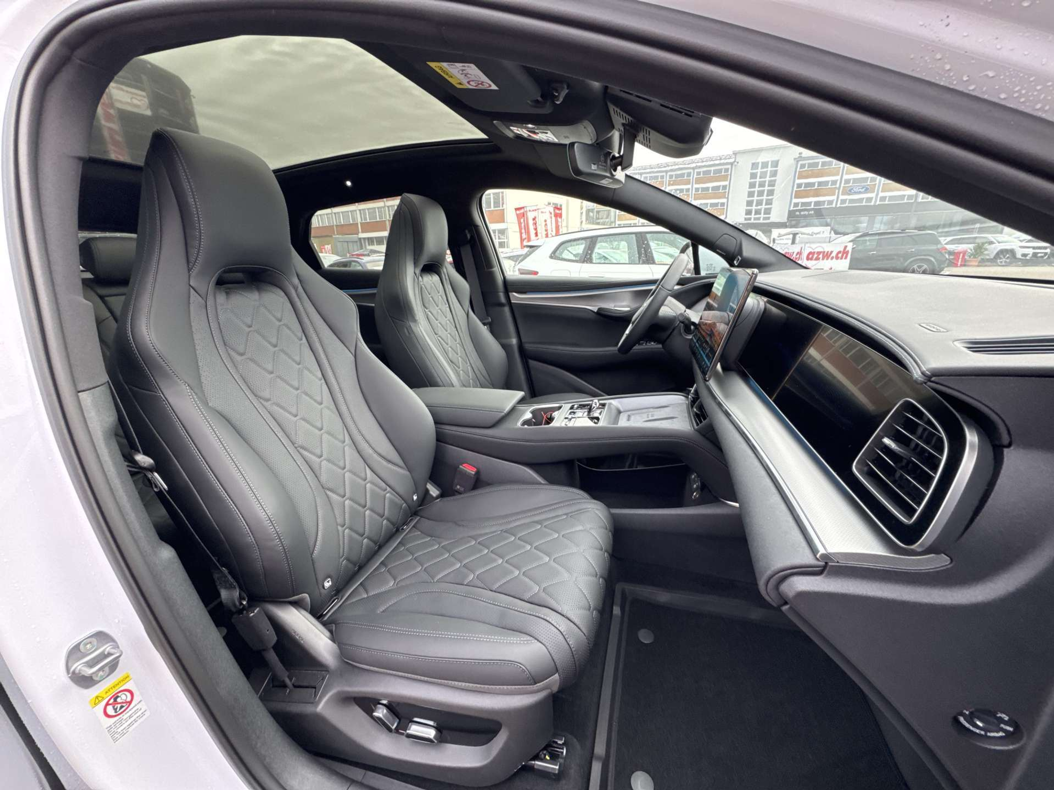 listing desktop thumbnail image 11