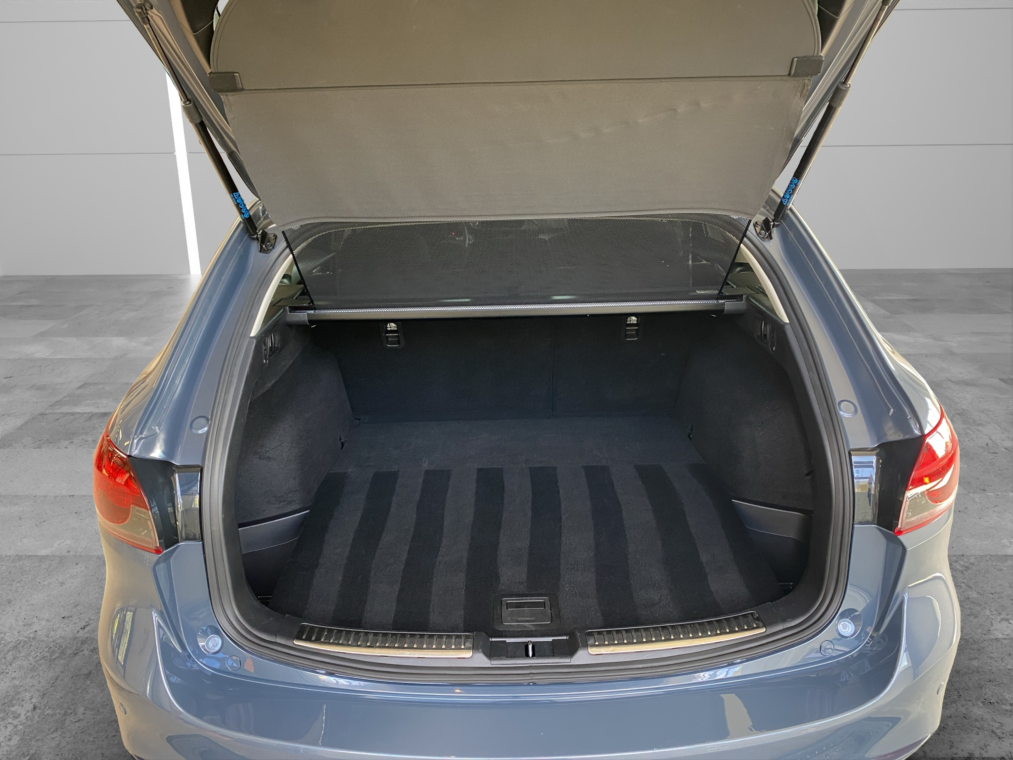 listing desktop thumbnail image 6