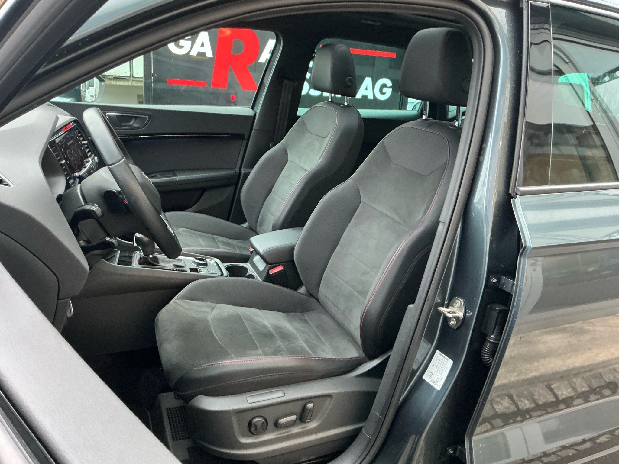 listing desktop thumbnail image 7