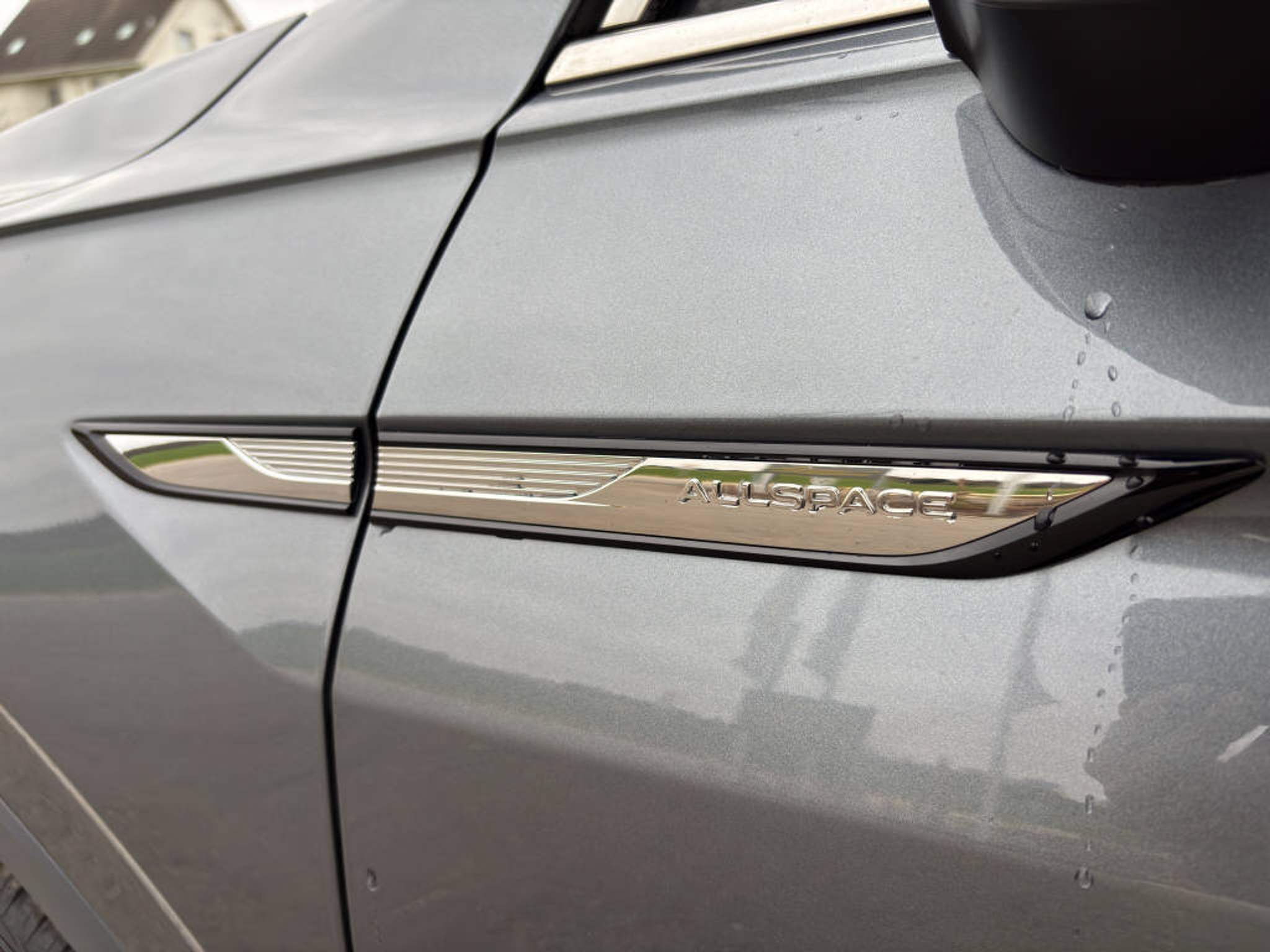 listing desktop thumbnail image 18