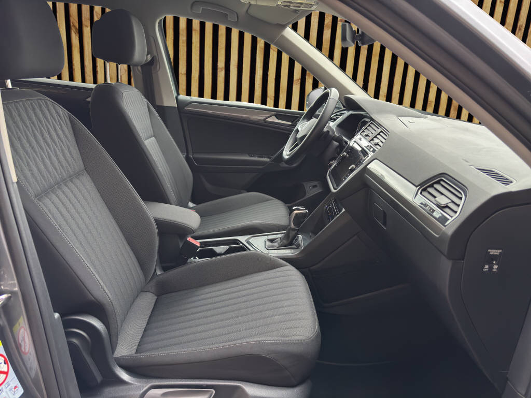 listing desktop thumbnail image 4