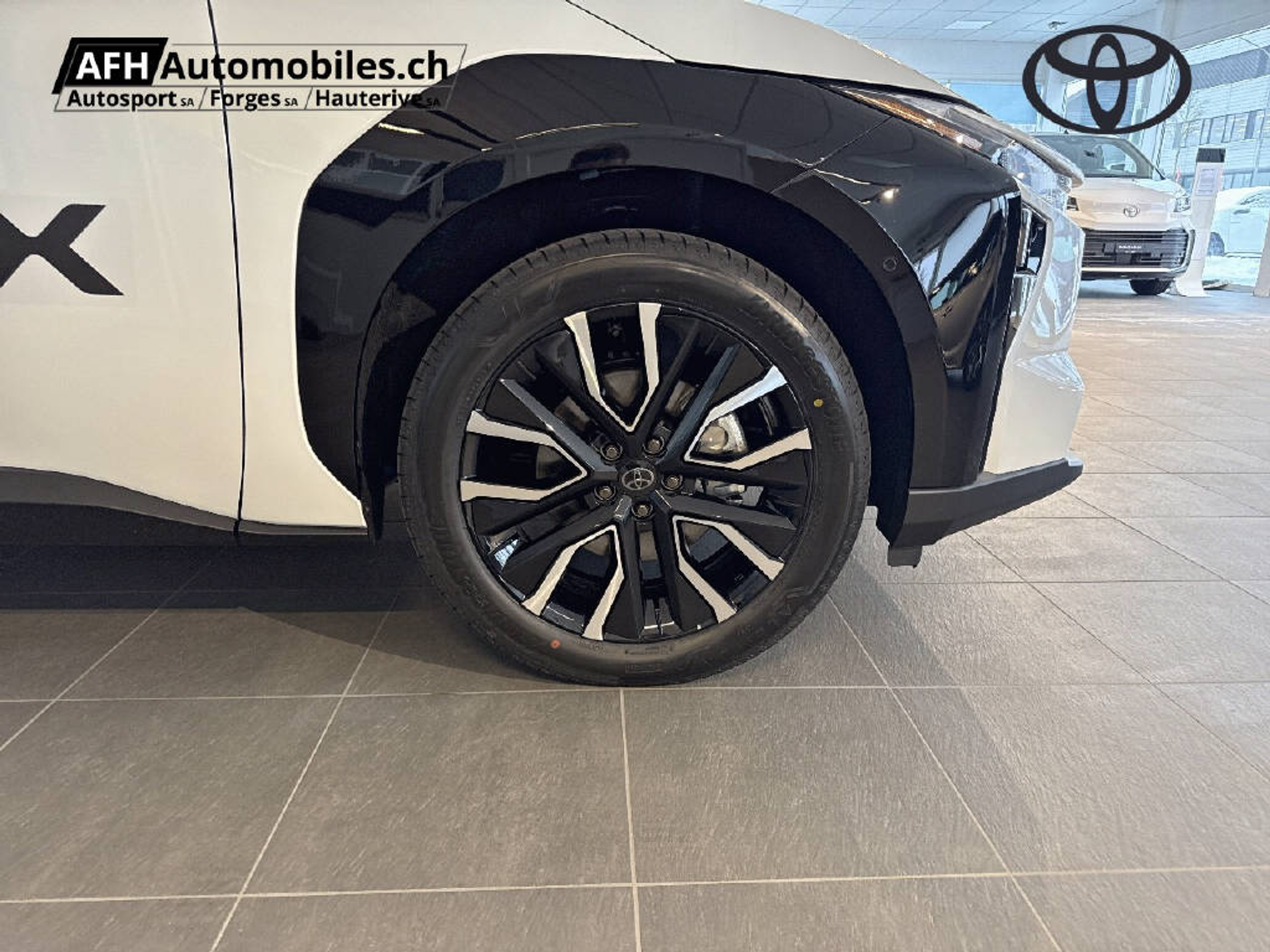 listing desktop thumbnail image 17