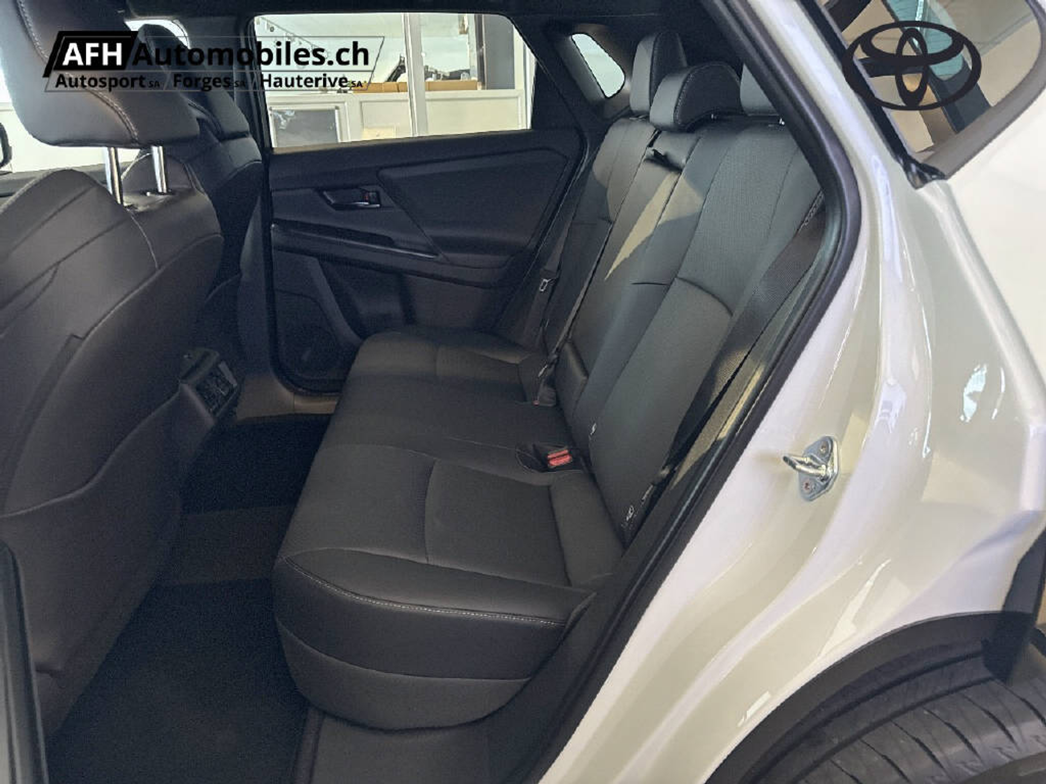 listing desktop thumbnail image 16