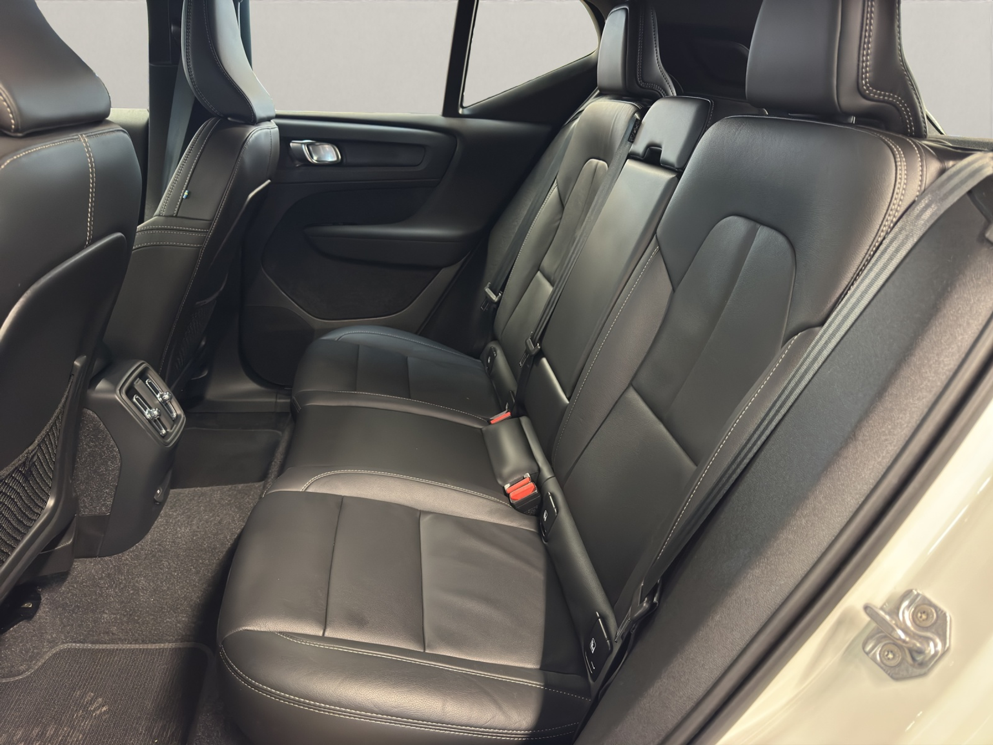 listing desktop thumbnail image 8