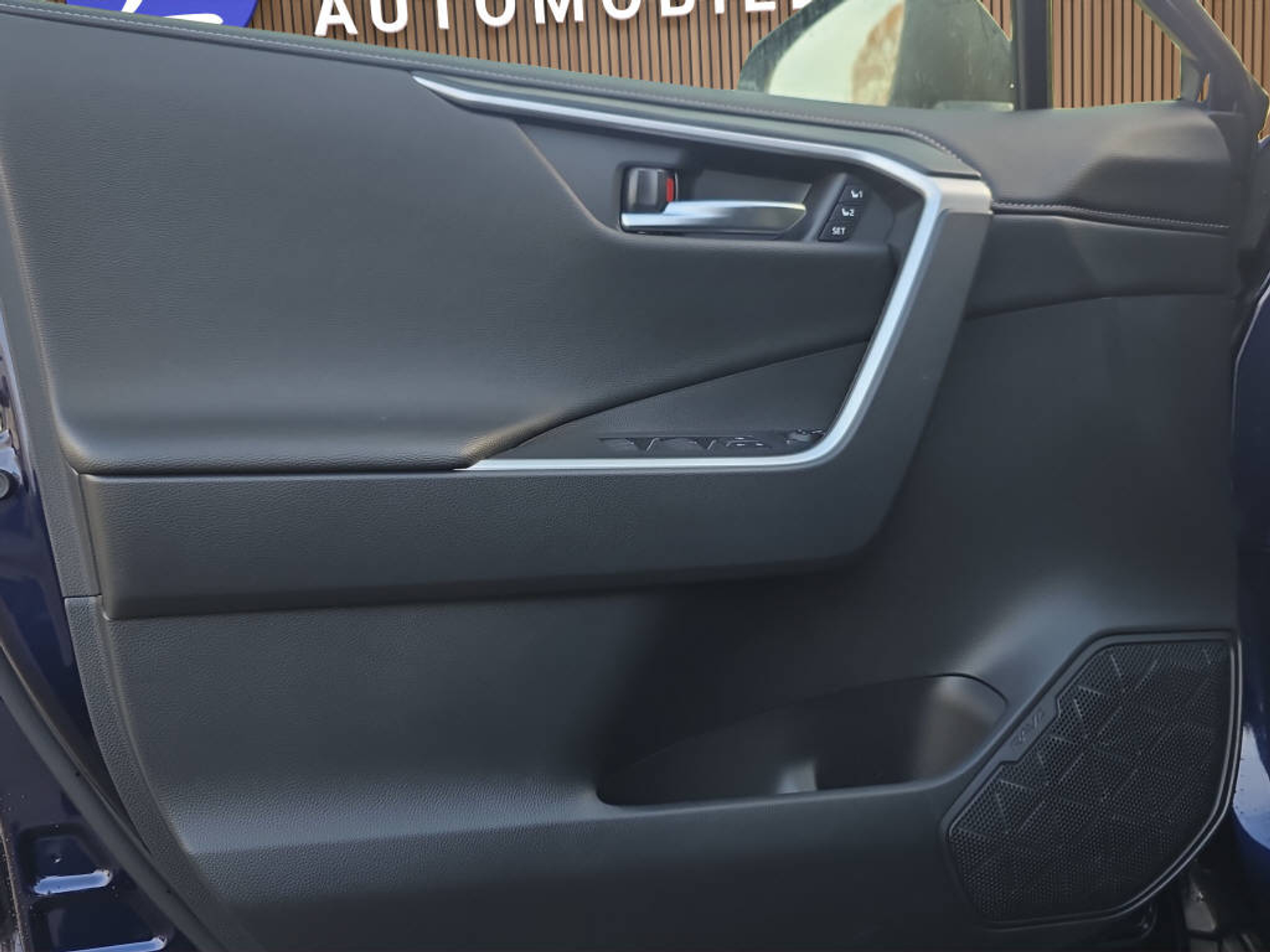 listing desktop thumbnail image 13