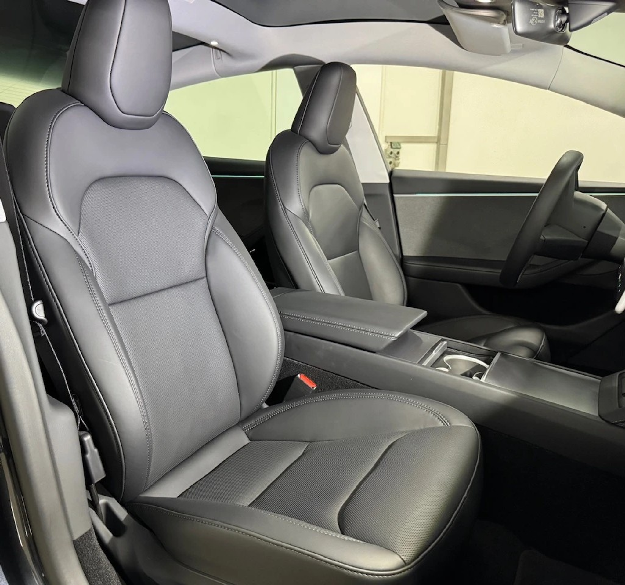 listing desktop thumbnail image 4