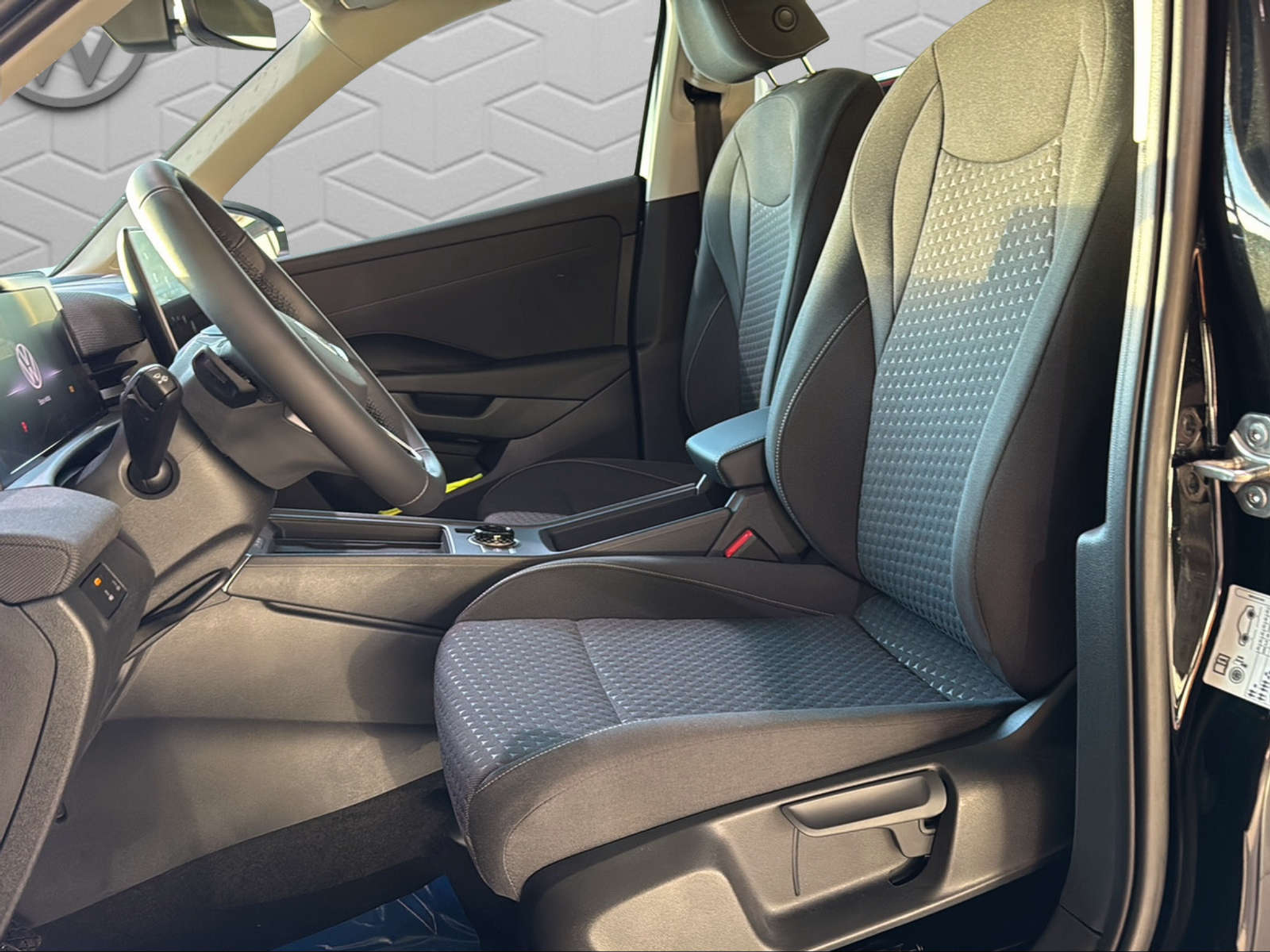 listing desktop thumbnail image 6