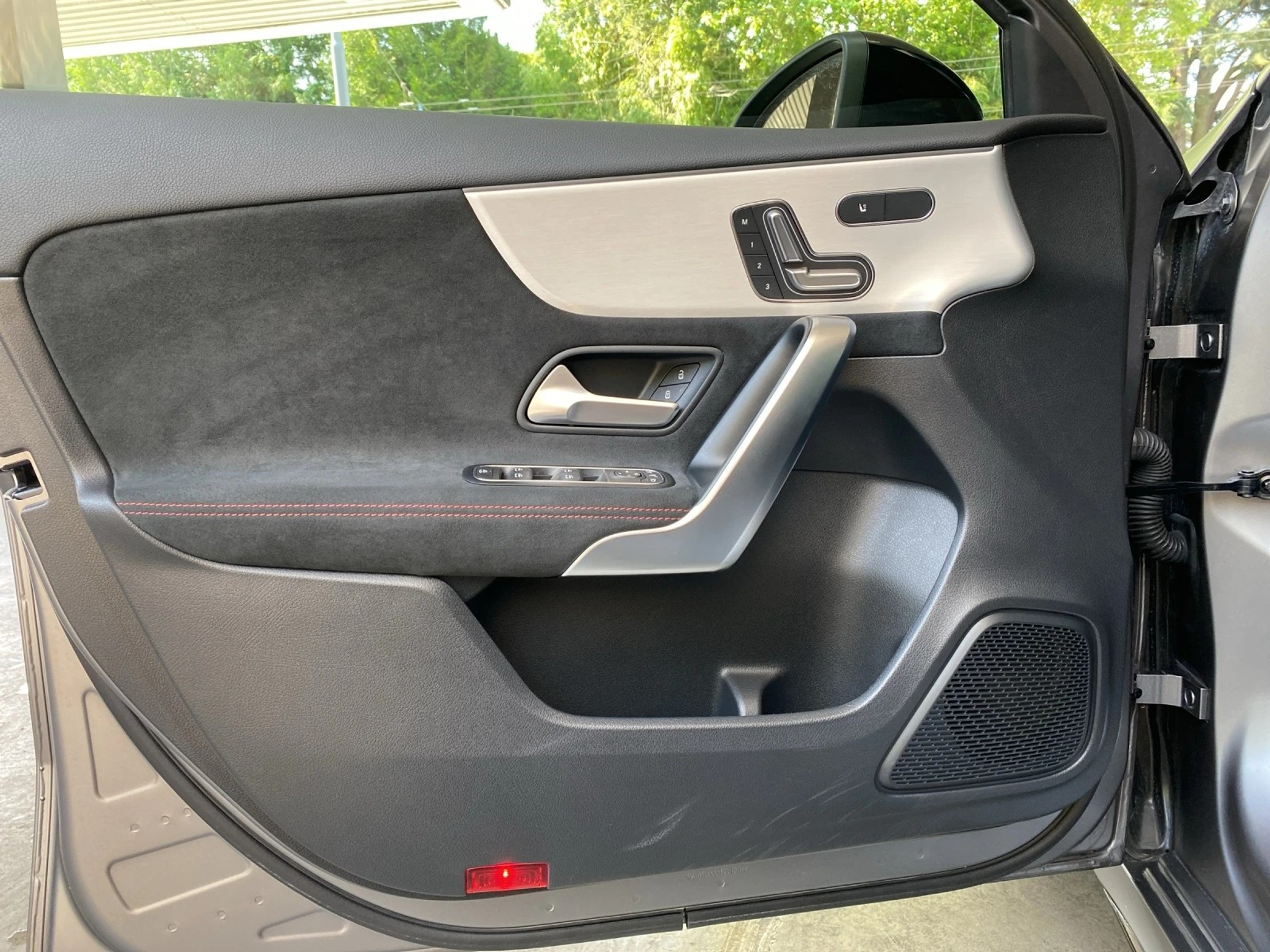 listing desktop thumbnail image 11