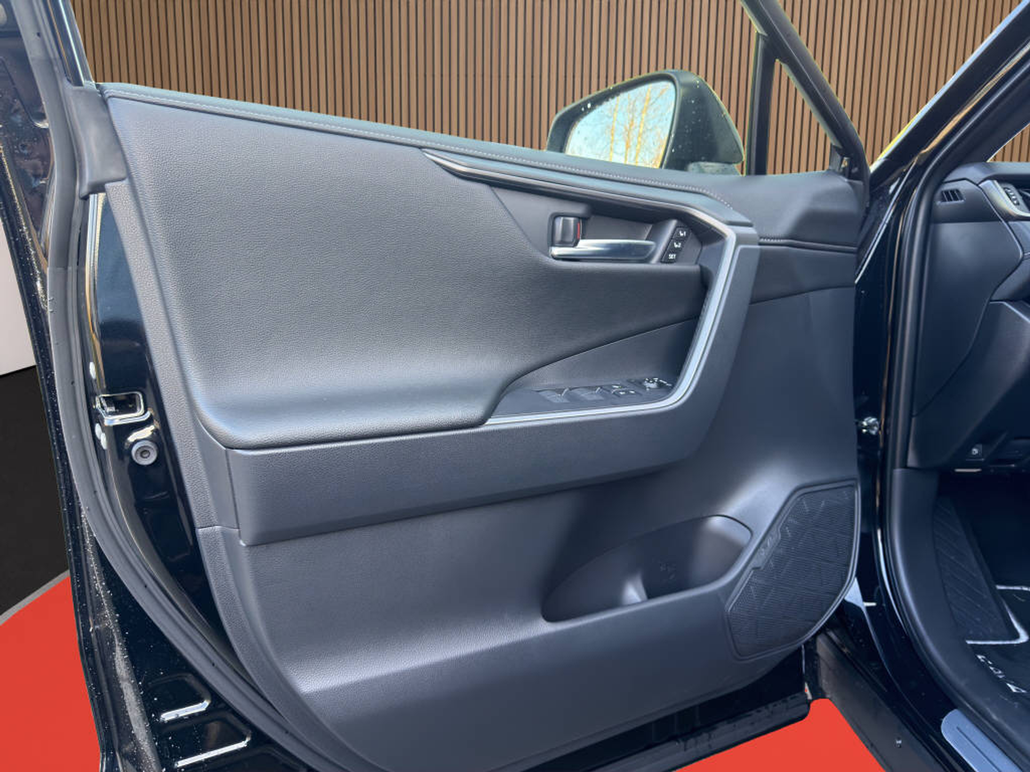 listing desktop thumbnail image 13