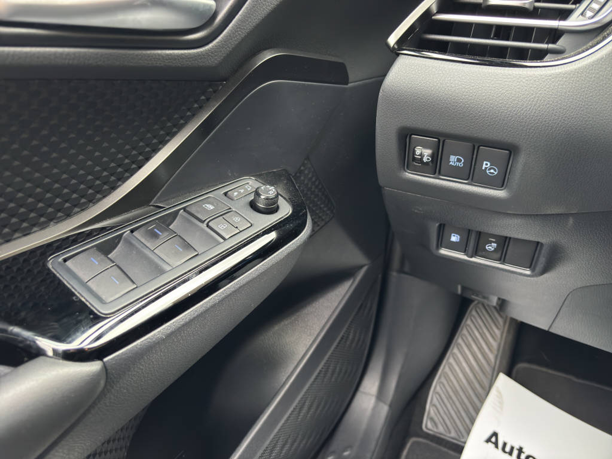 listing desktop thumbnail image 12