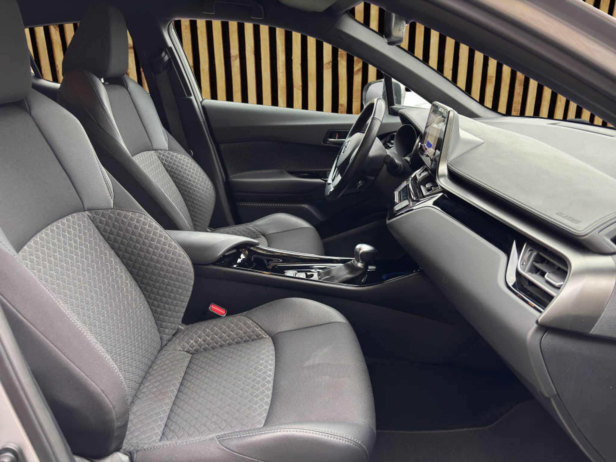 listing desktop thumbnail image 4