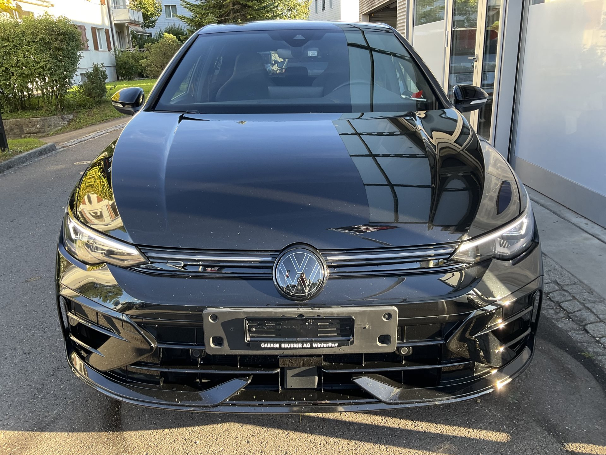 listing desktop thumbnail image 1