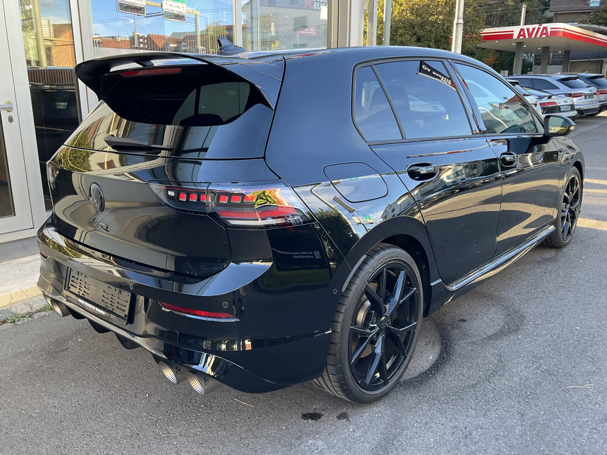 listing desktop thumbnail image 3