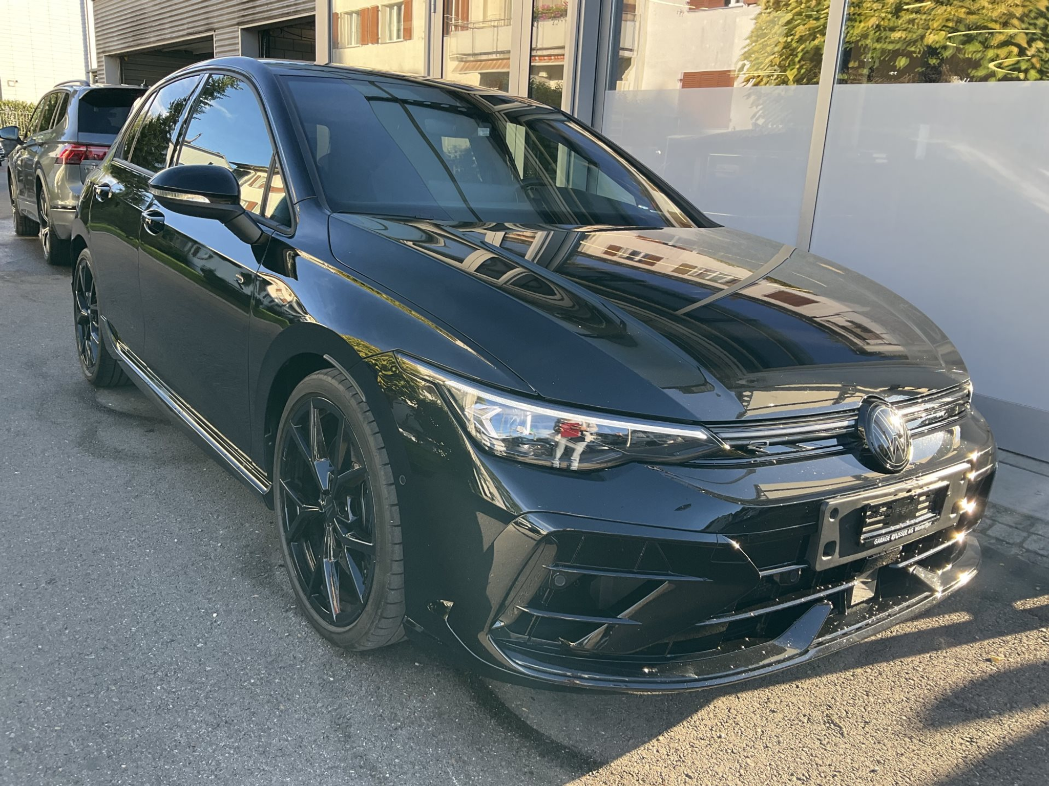 listing desktop thumbnail image 2