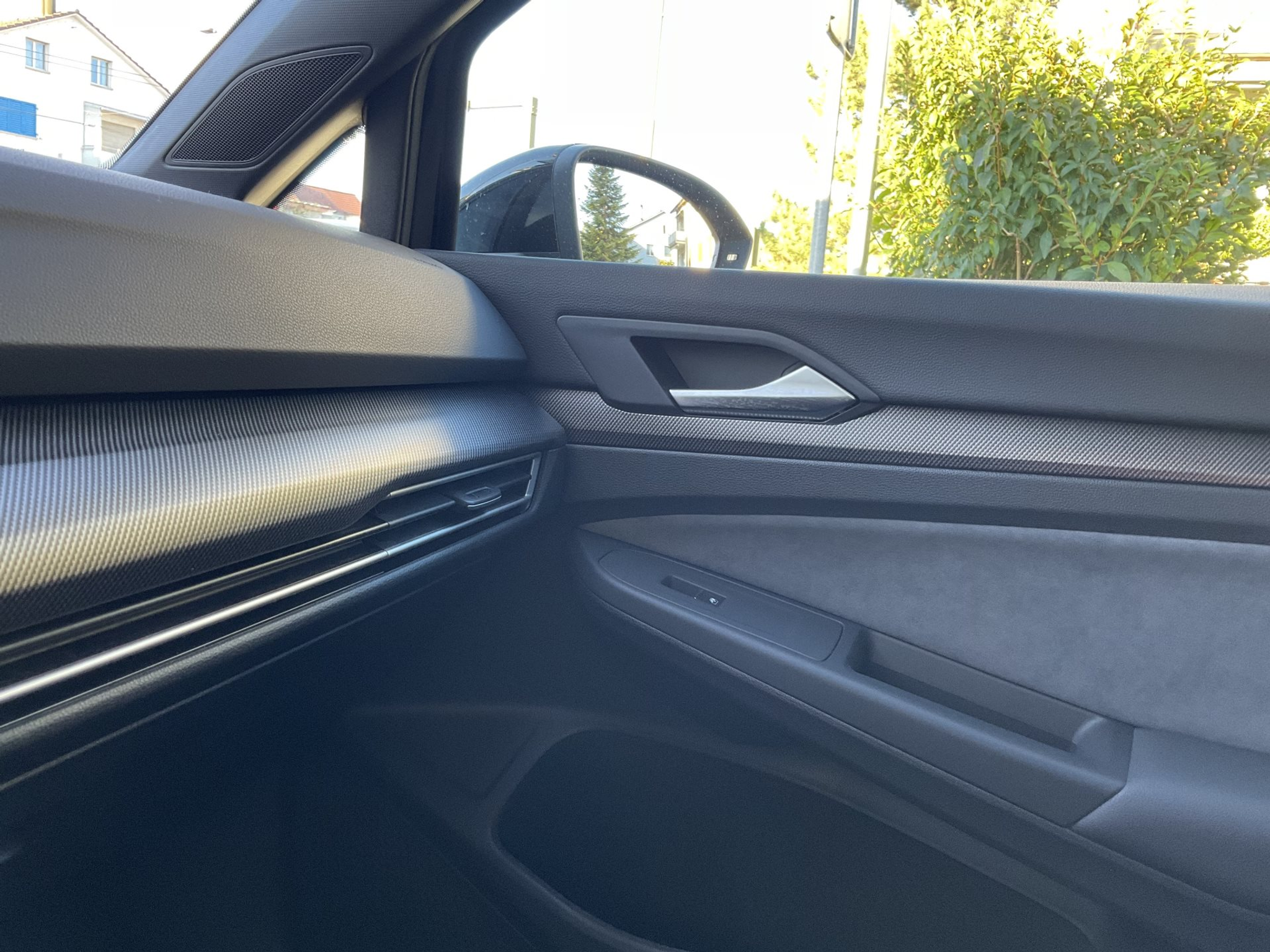 listing desktop thumbnail image 9