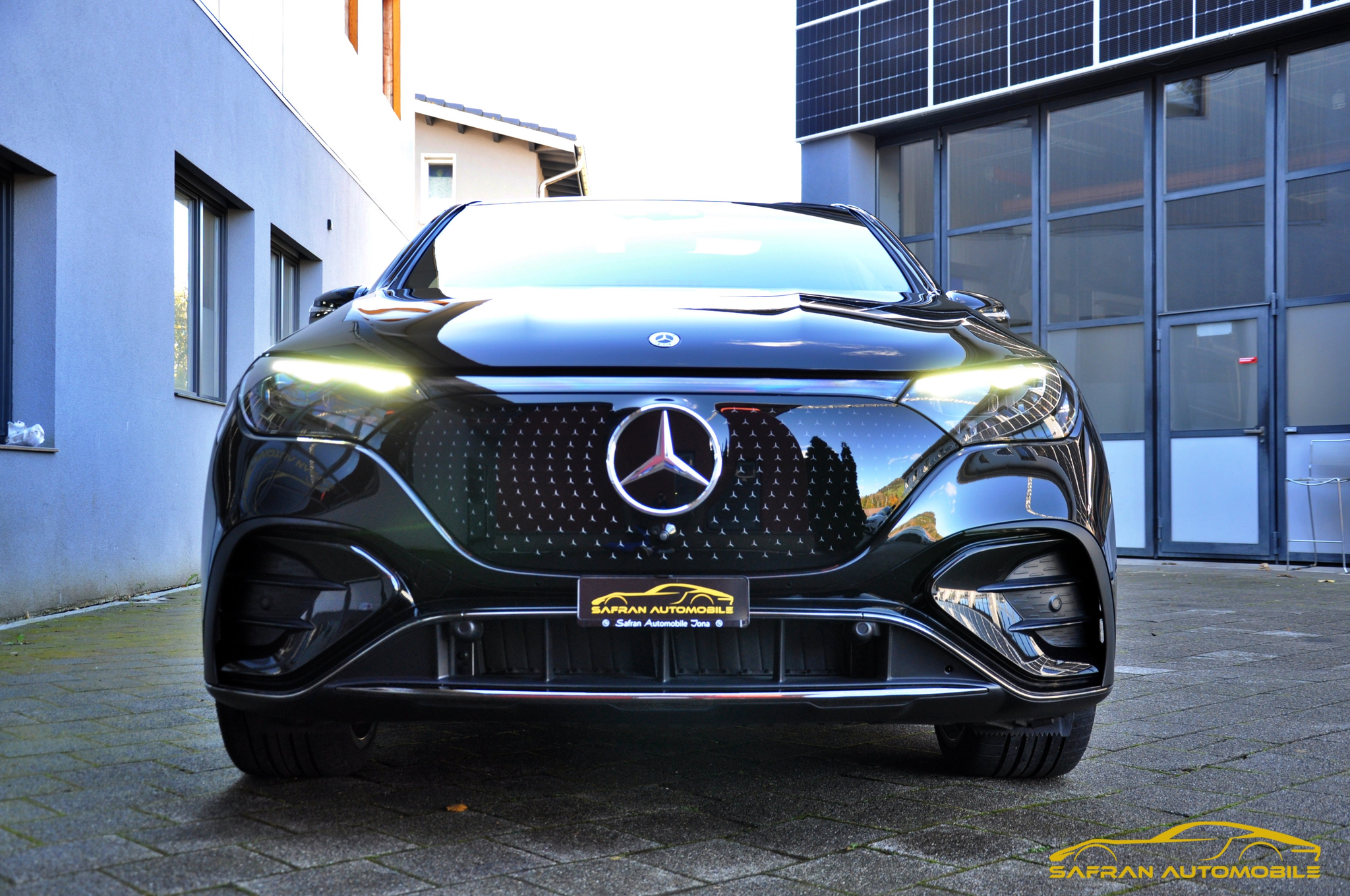 listing desktop thumbnail image 1