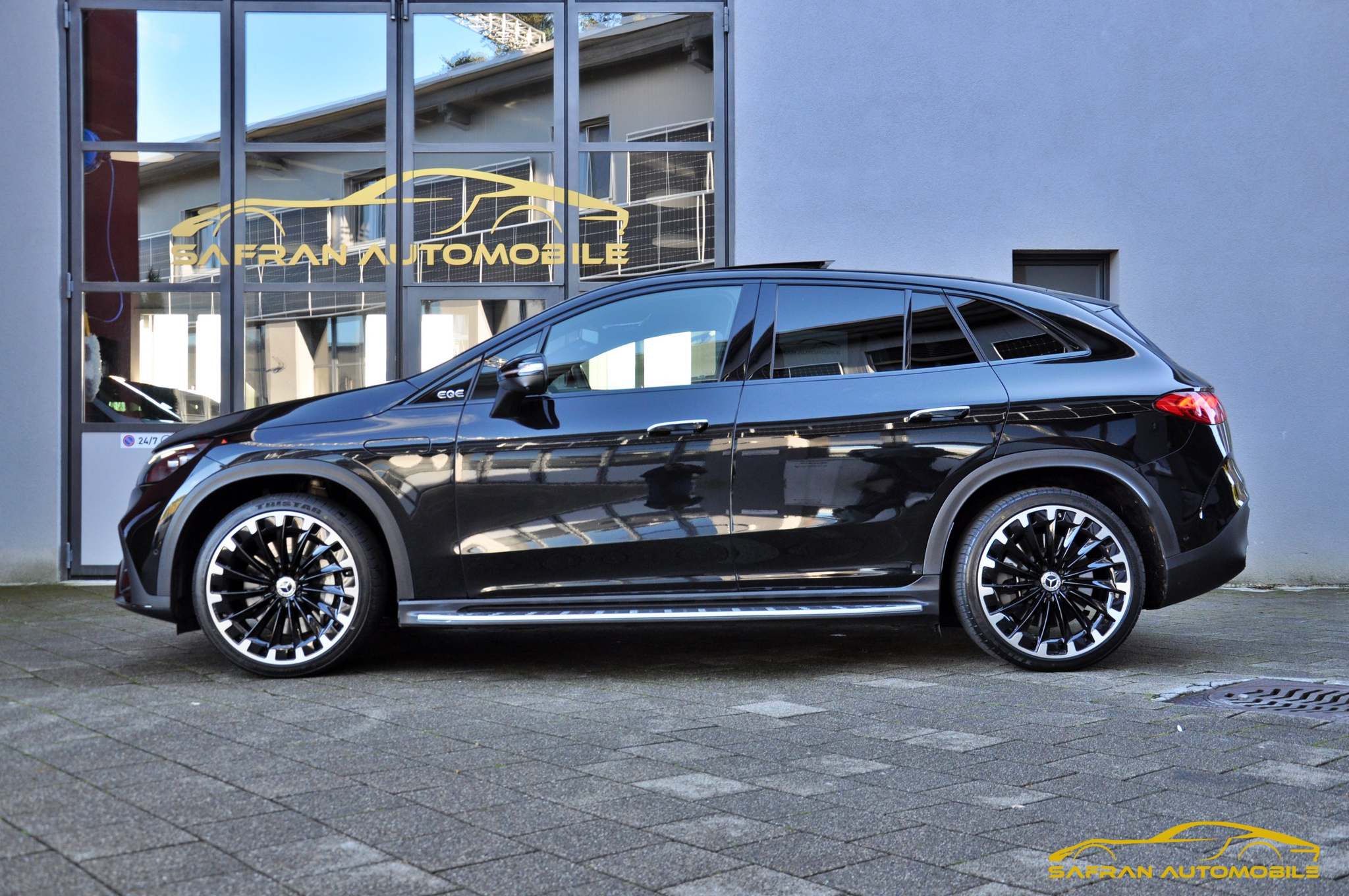 listing desktop thumbnail image 3