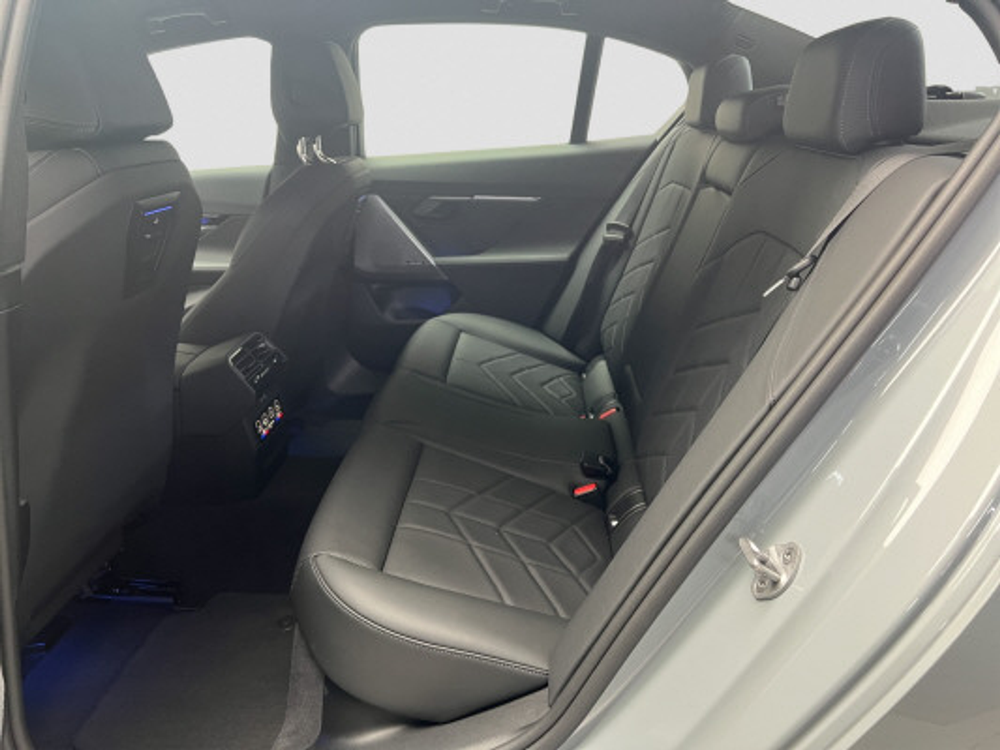 listing desktop thumbnail image 9