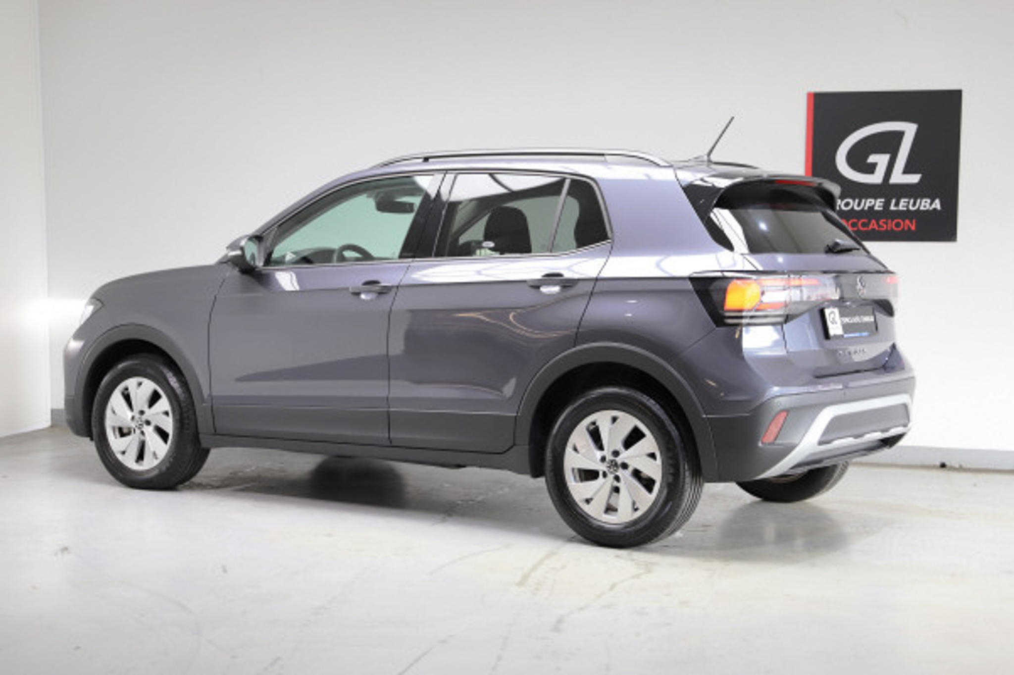 listing desktop thumbnail image 2