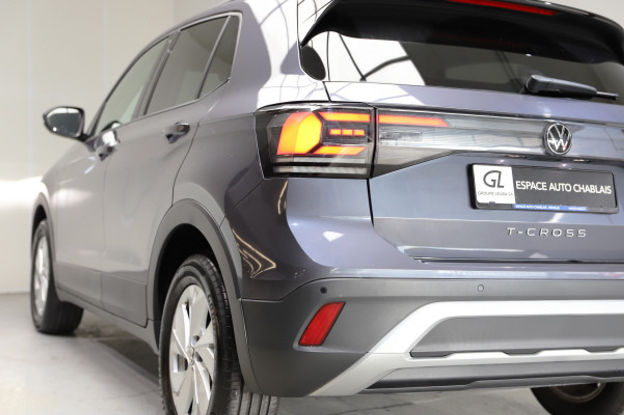 listing desktop thumbnail image 3