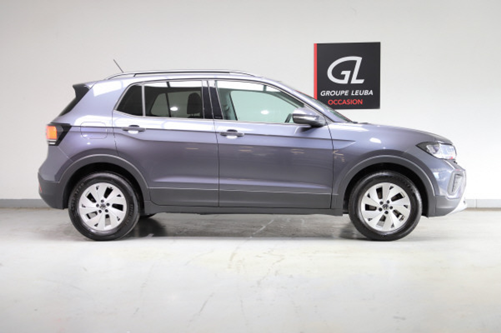 listing desktop thumbnail image 6