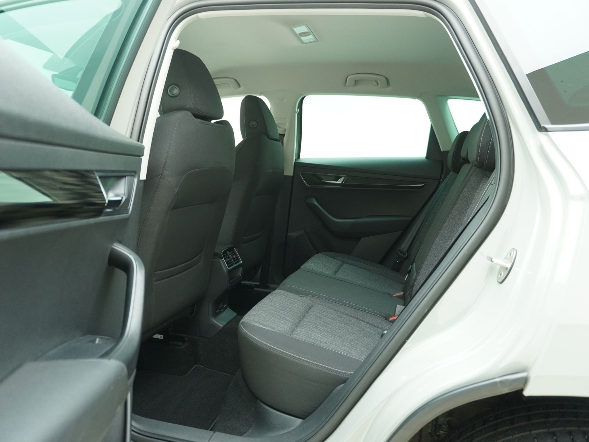 listing desktop thumbnail image 9