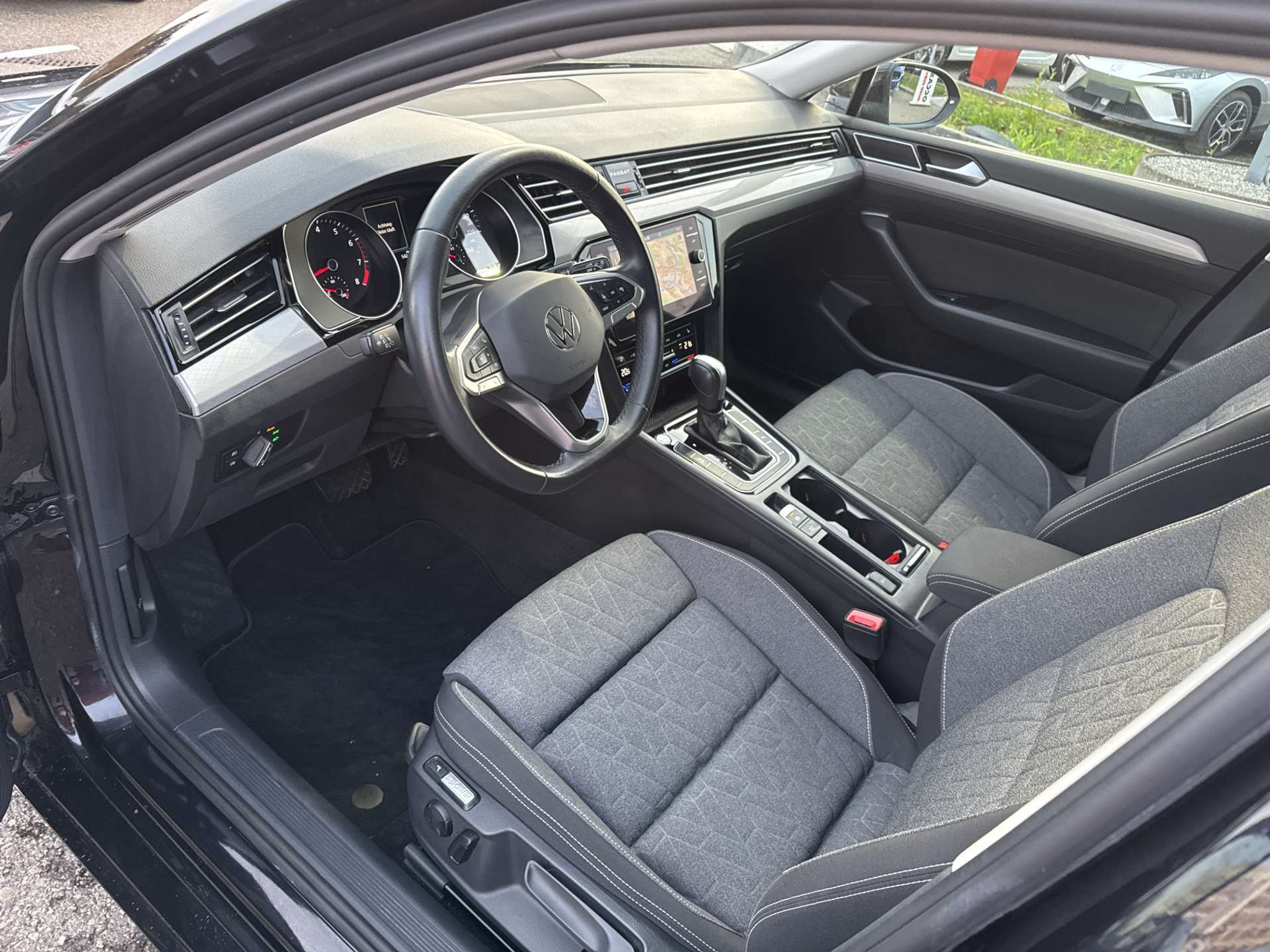 listing desktop thumbnail image 5