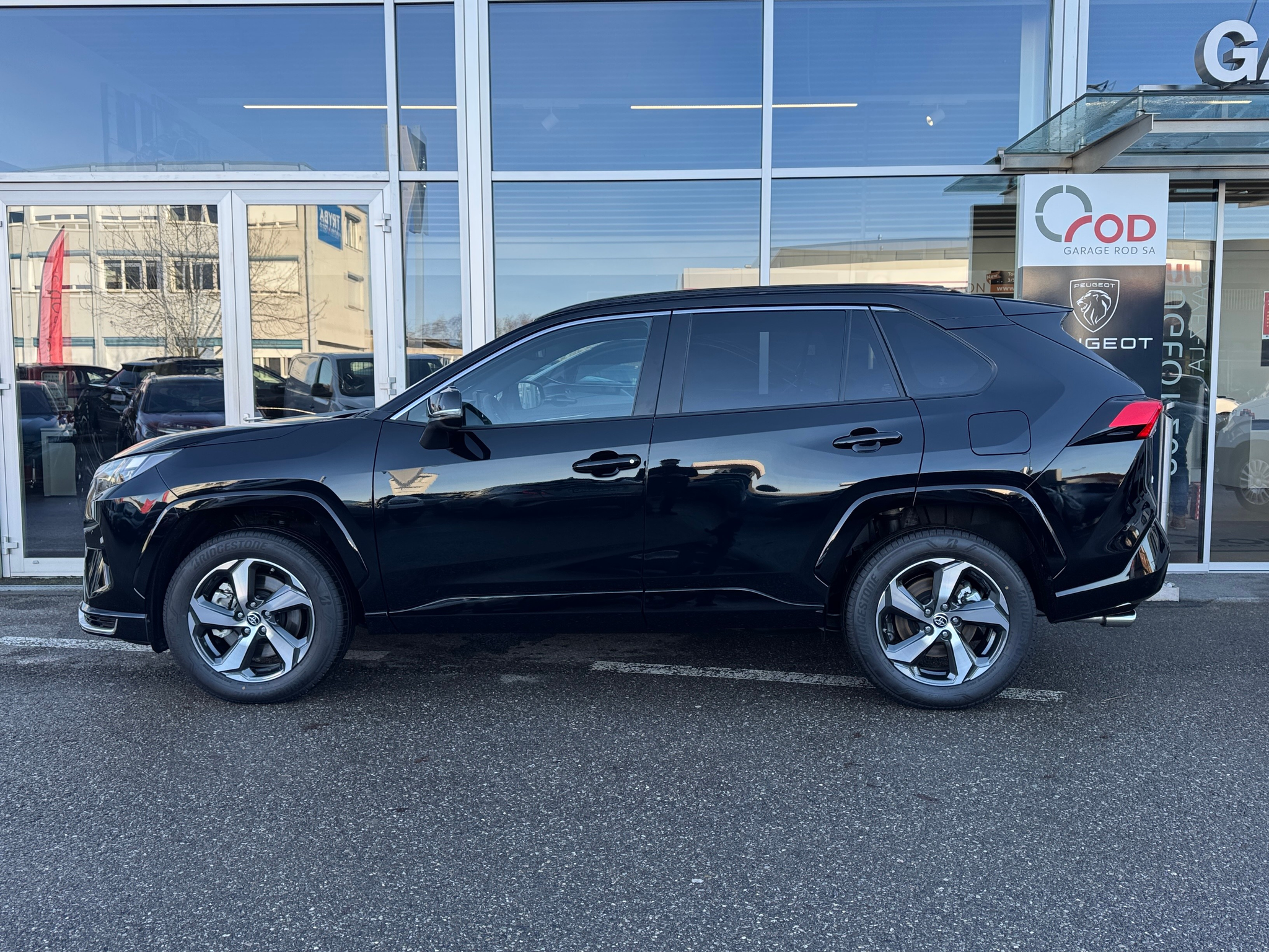 listing desktop thumbnail image 3