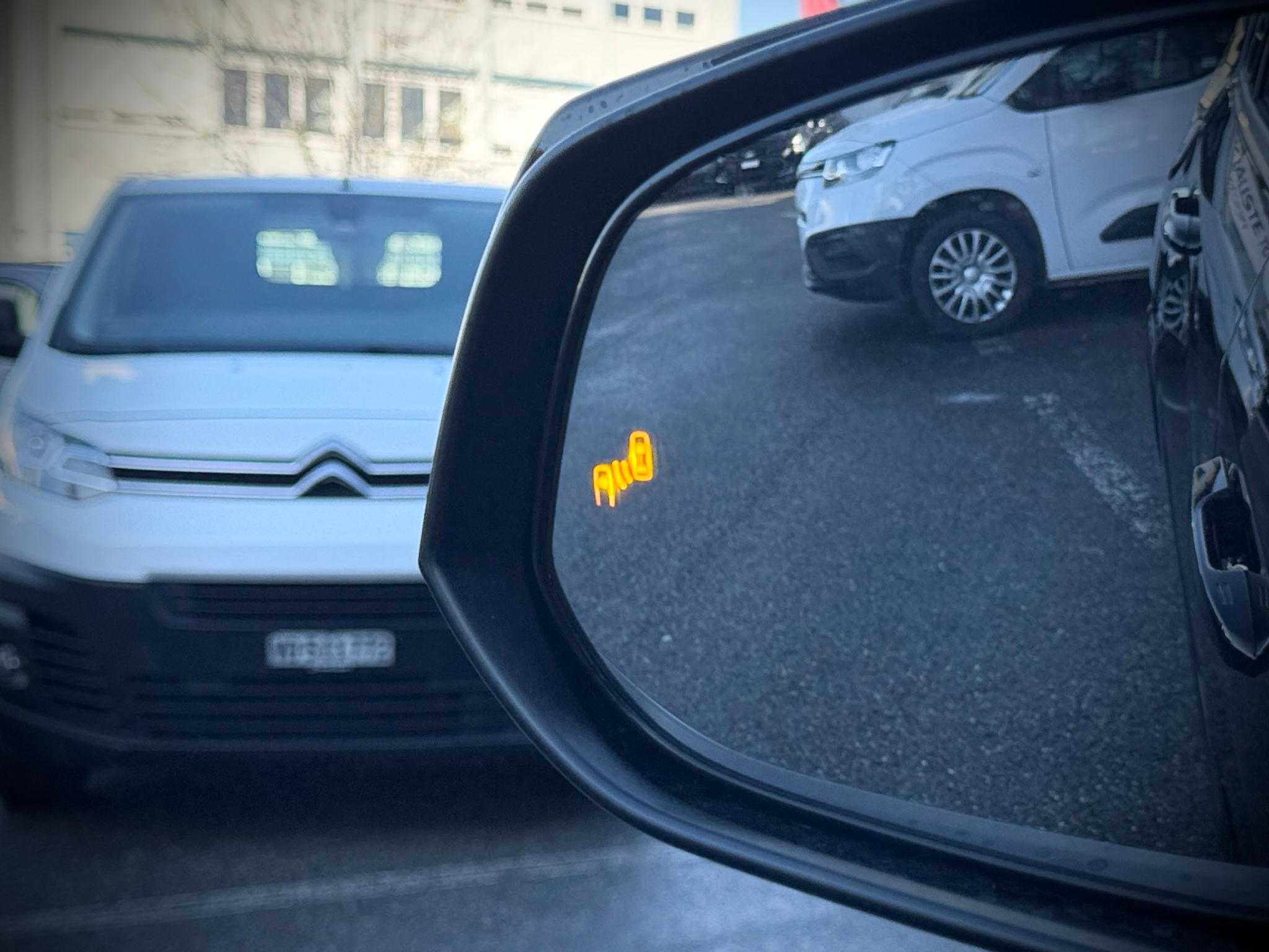 listing desktop thumbnail image 4