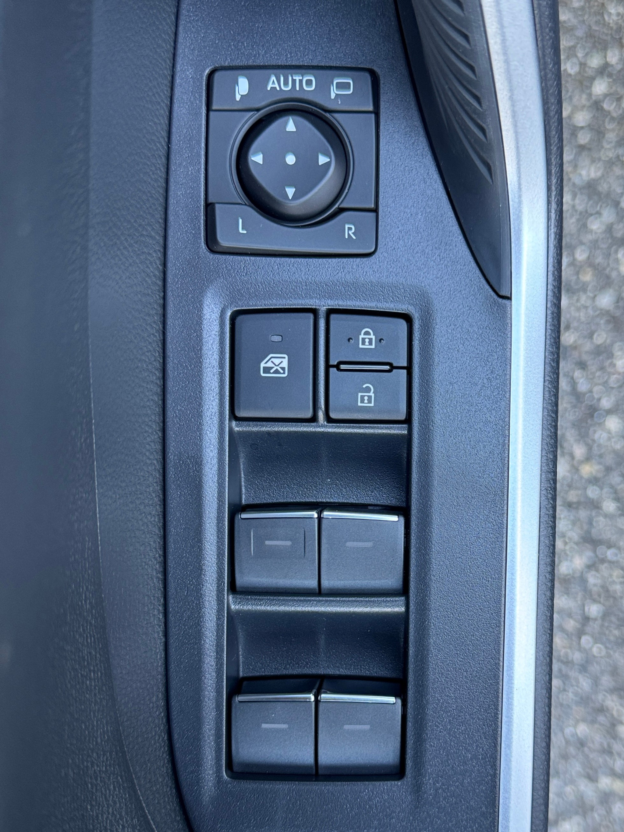 listing desktop thumbnail image 15